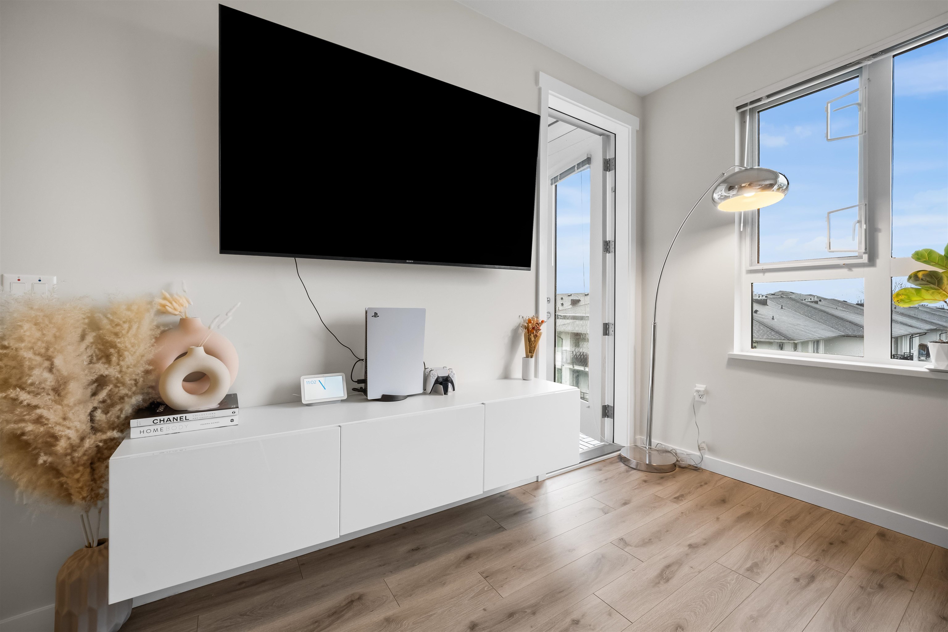 511 9233 ODLIN ROAD Unit: 511