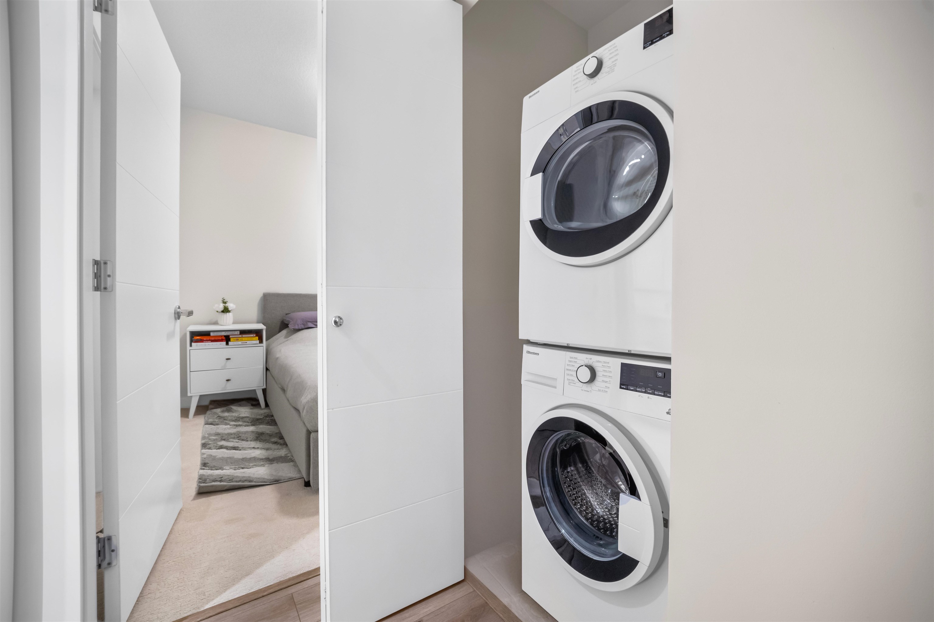 511 9233 ODLIN ROAD Unit: 511