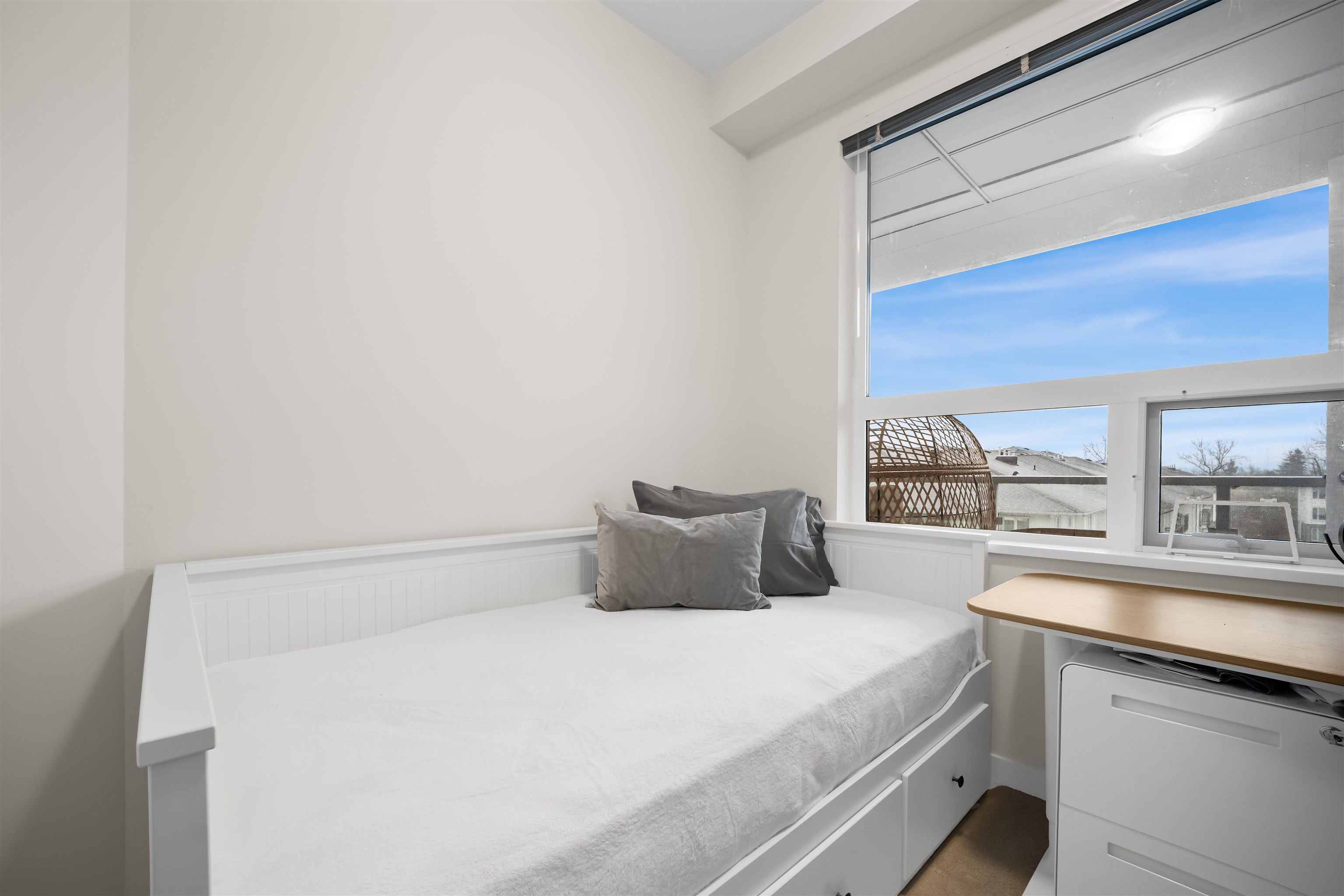 511 9233 ODLIN ROAD Unit: 511