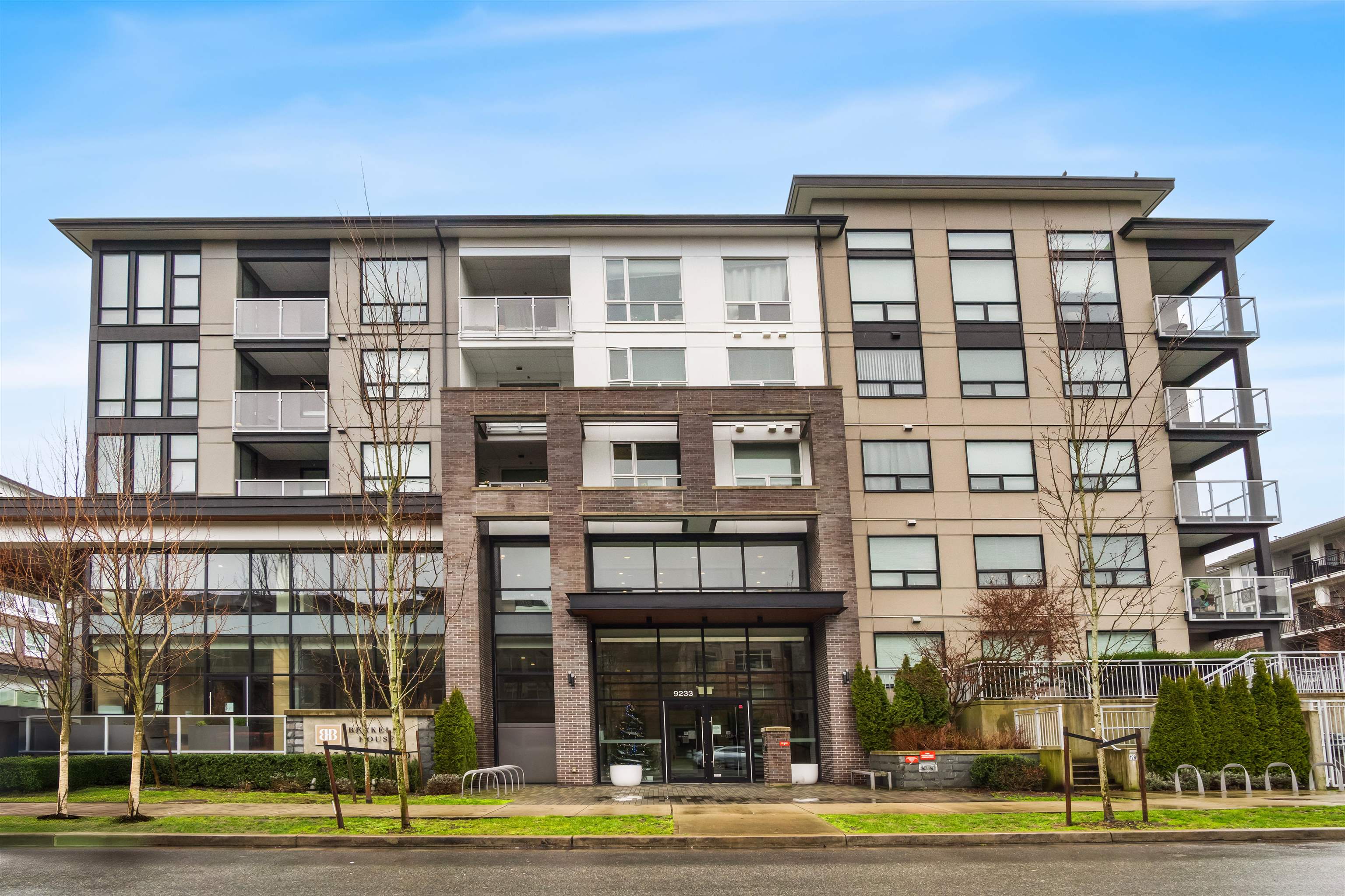 511 9233 ODLIN ROAD Unit: 511