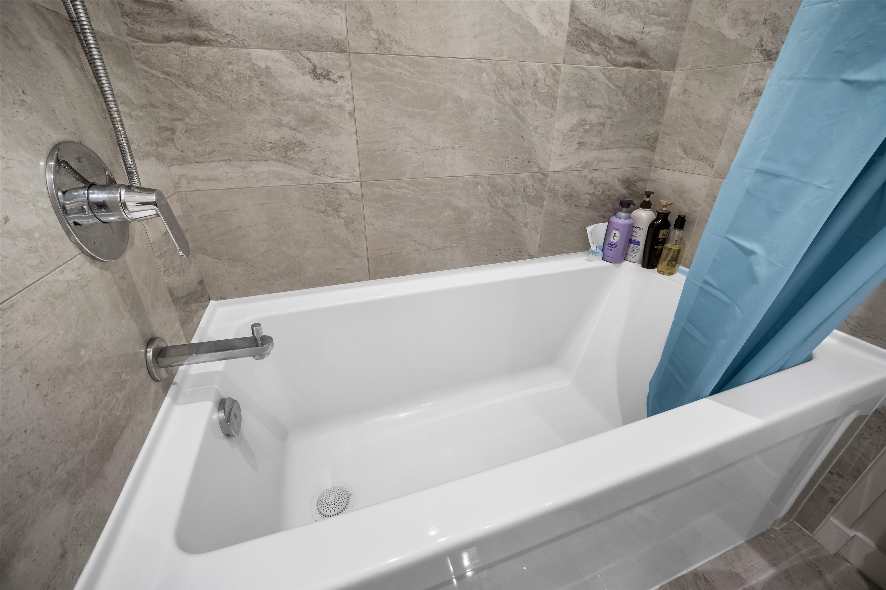 511 9233 ODLIN ROAD Unit: 511