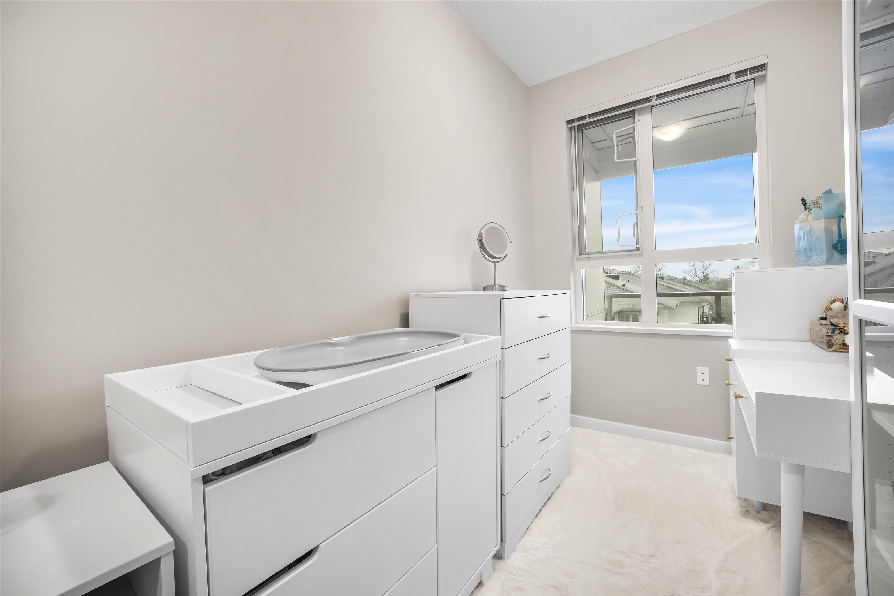 511 9233 ODLIN ROAD Unit: 511