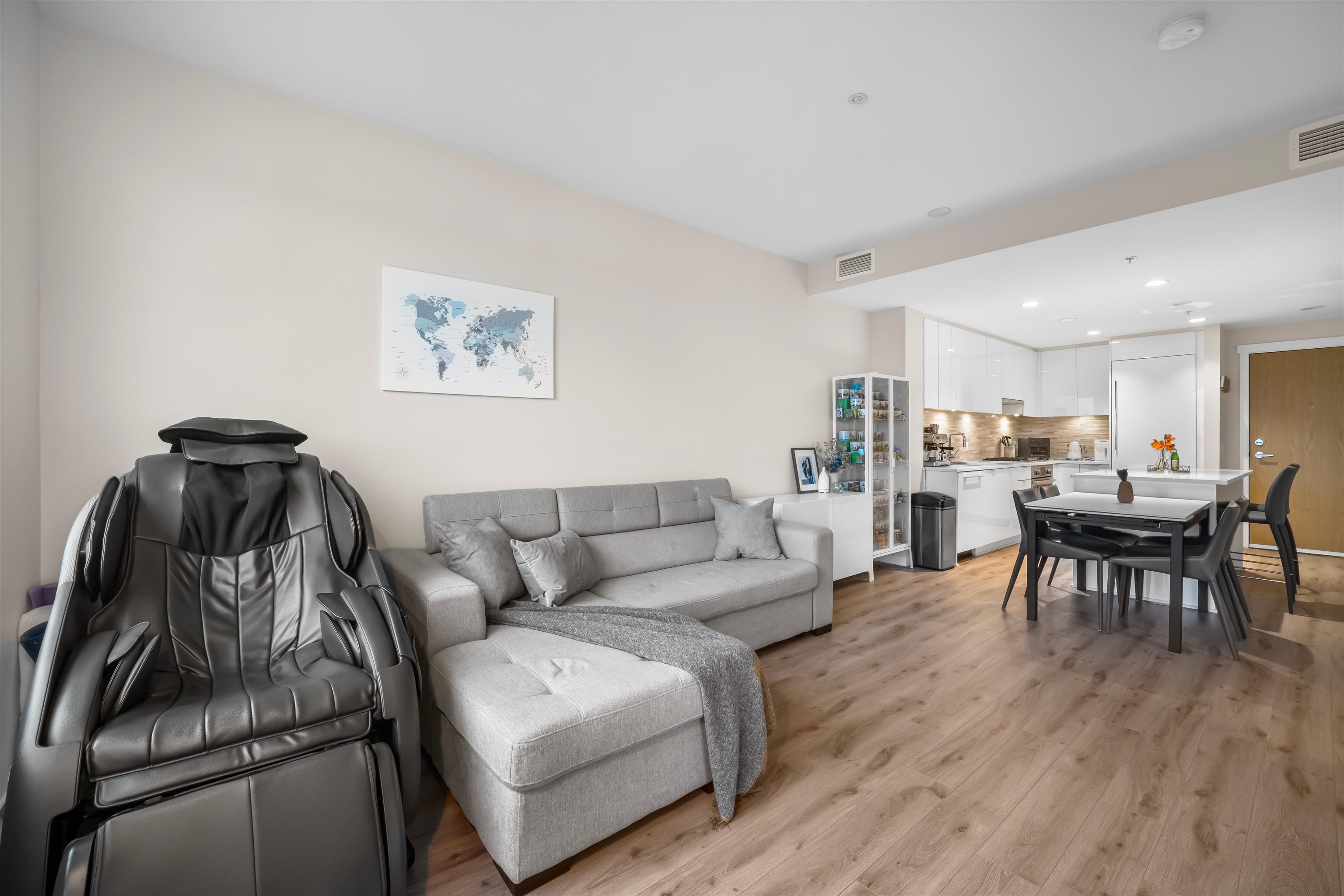 511 9233 ODLIN ROAD Unit: 511