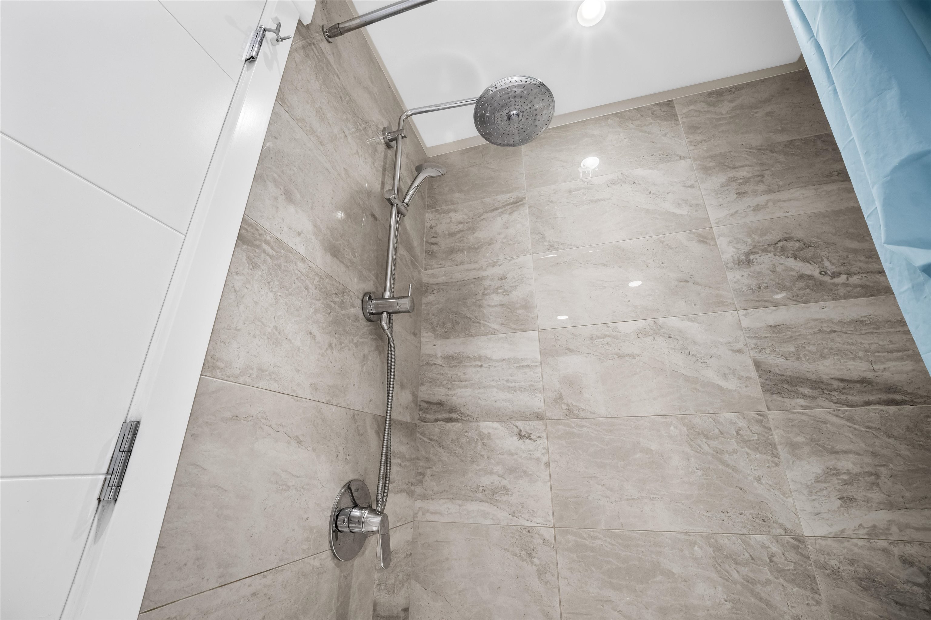 511 9233 ODLIN ROAD Unit: 511