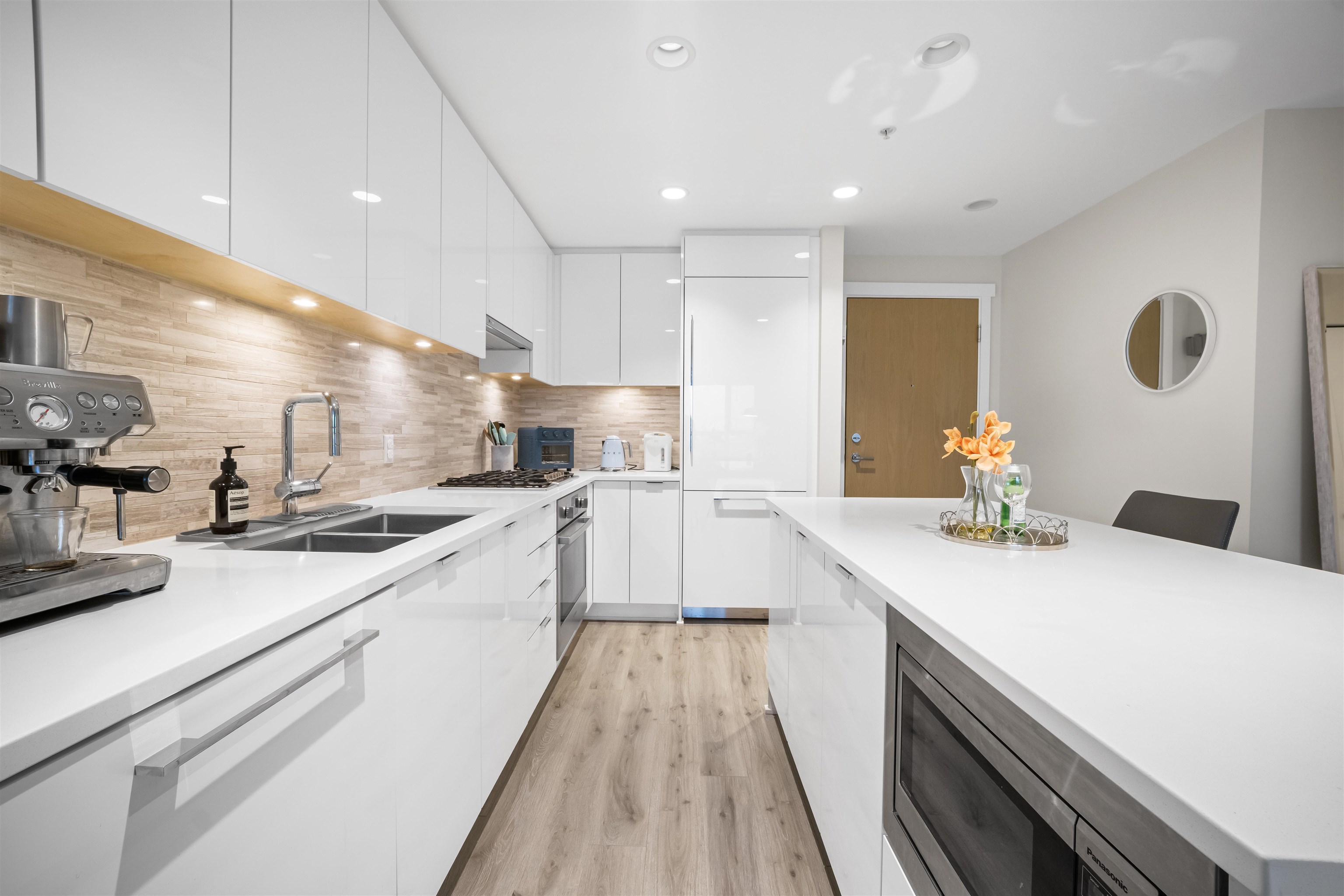 511 9233 ODLIN ROAD Unit: 511