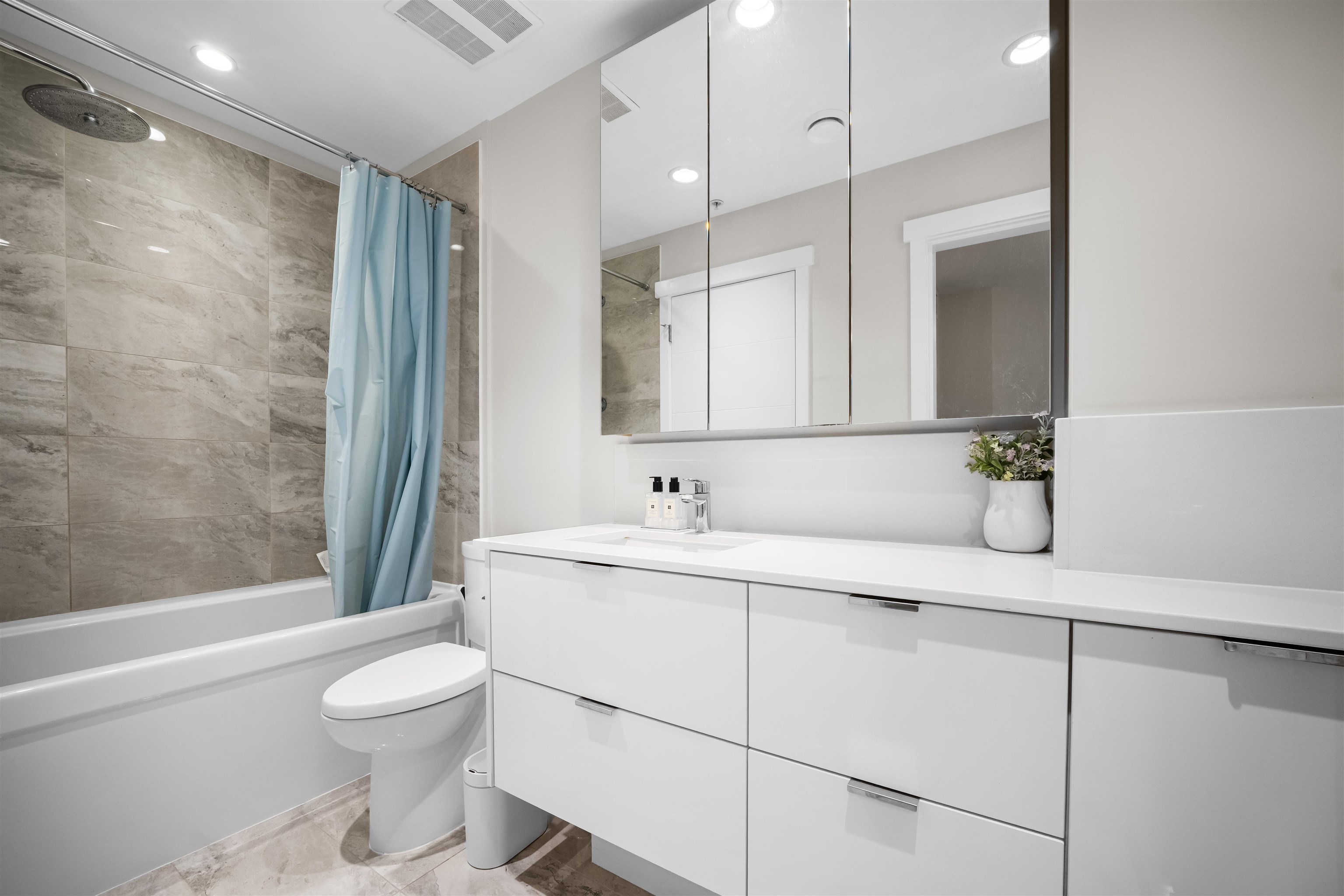 511 9233 ODLIN ROAD Unit: 511