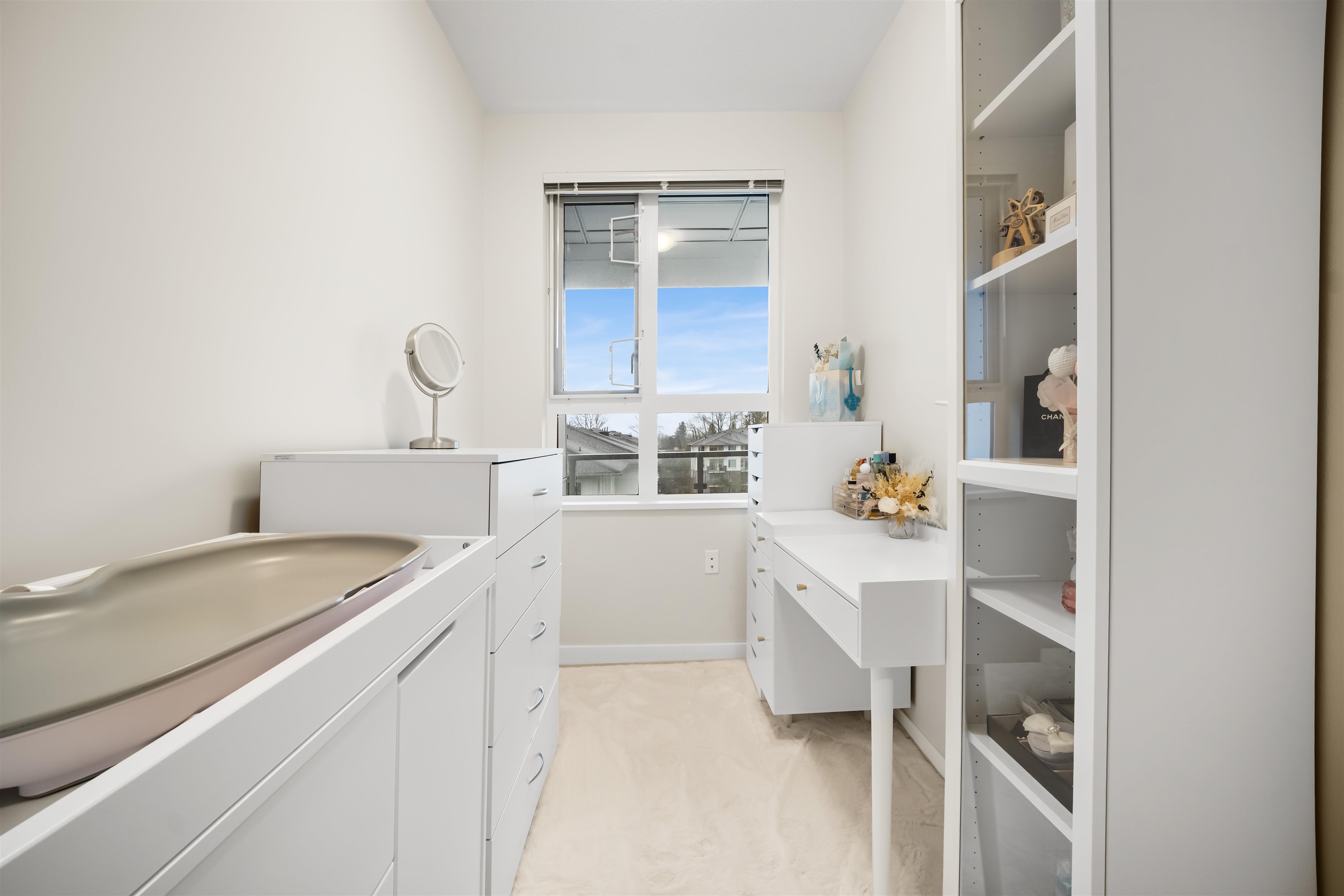 511 9233 ODLIN ROAD Unit: 511