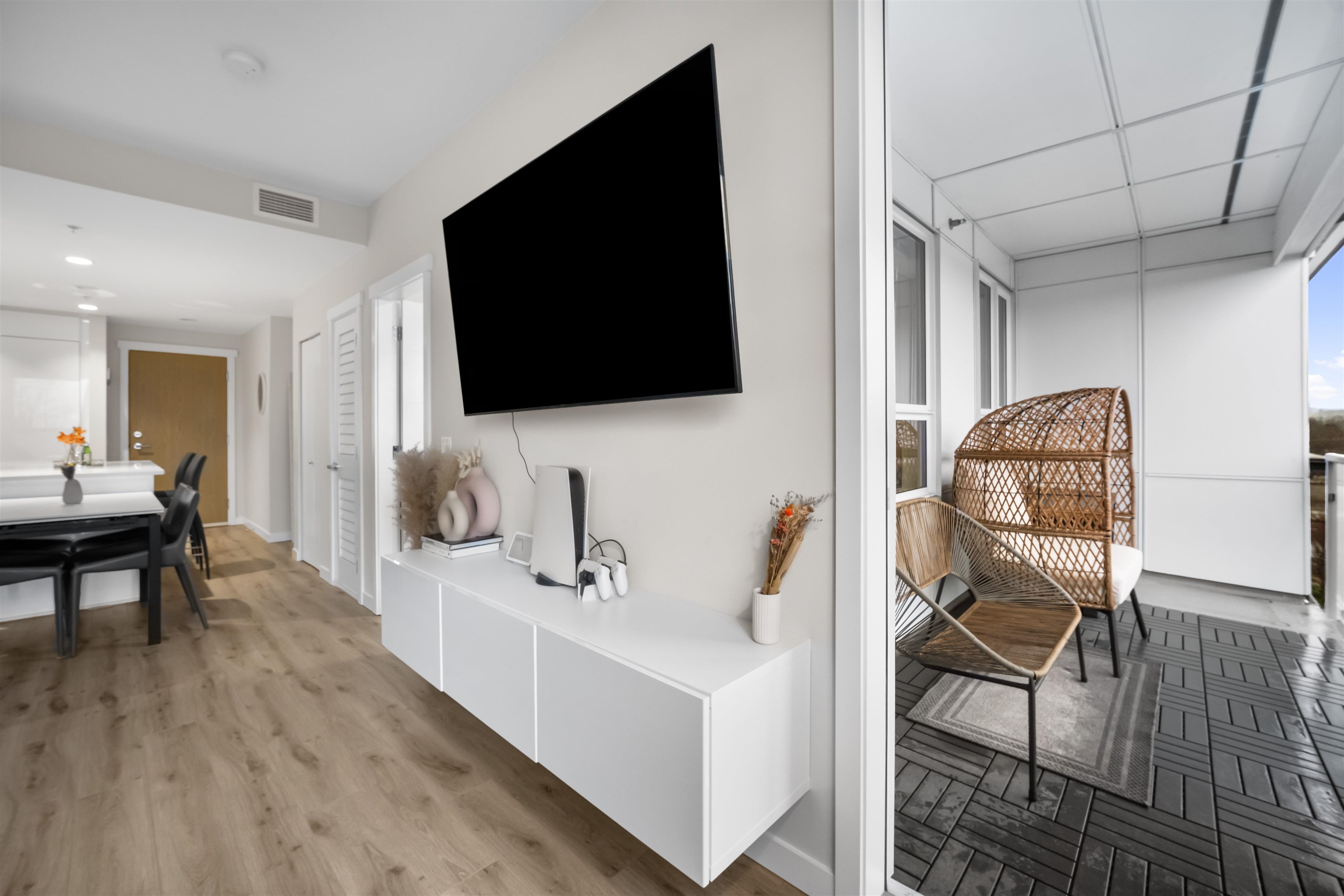 511 9233 ODLIN ROAD Unit: 511