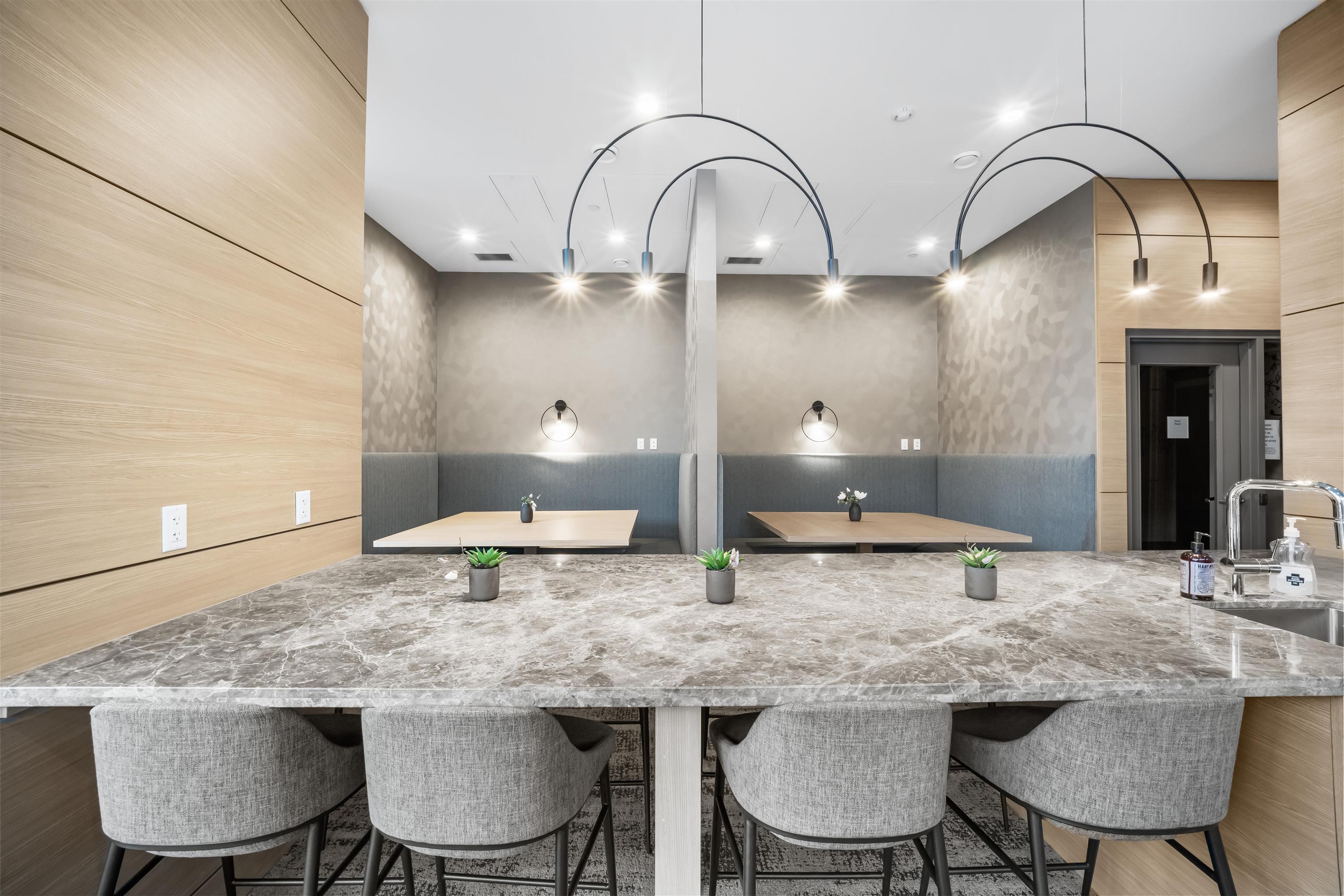 511 9233 ODLIN ROAD Unit: 511