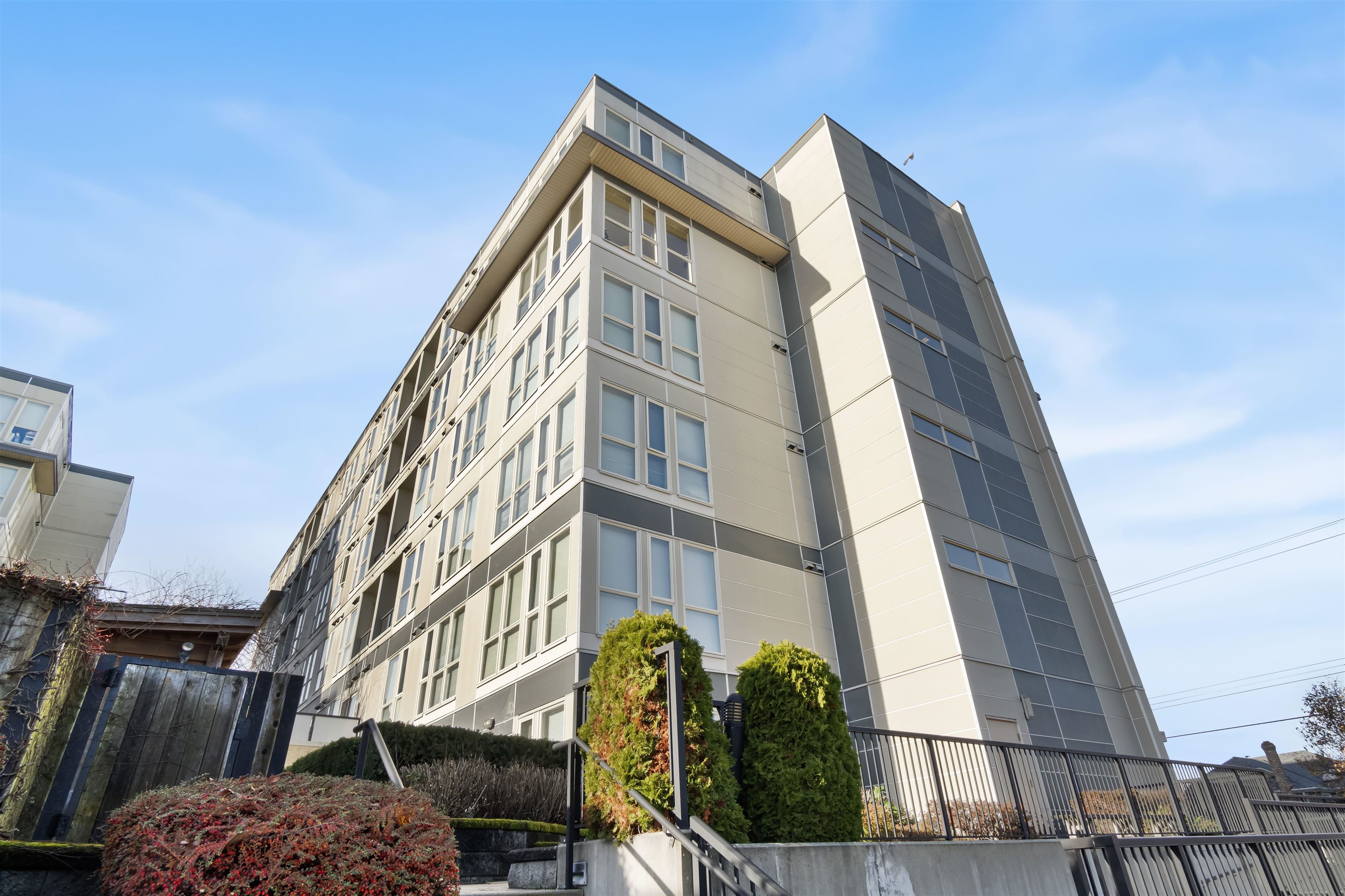 672 4099 STOLBERG STREET Unit: 672