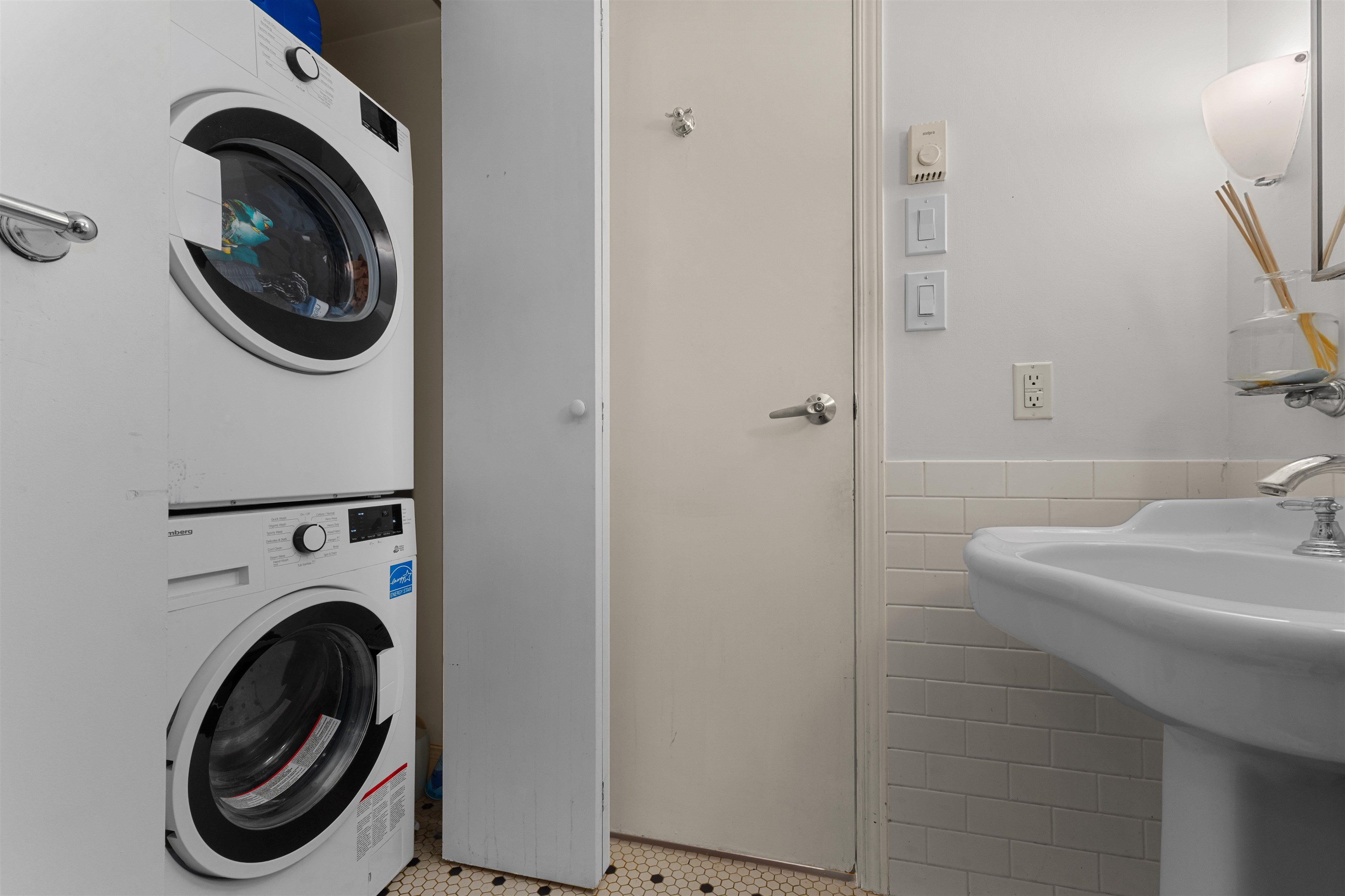 604 55 ALEXANDER STREET Unit: 604