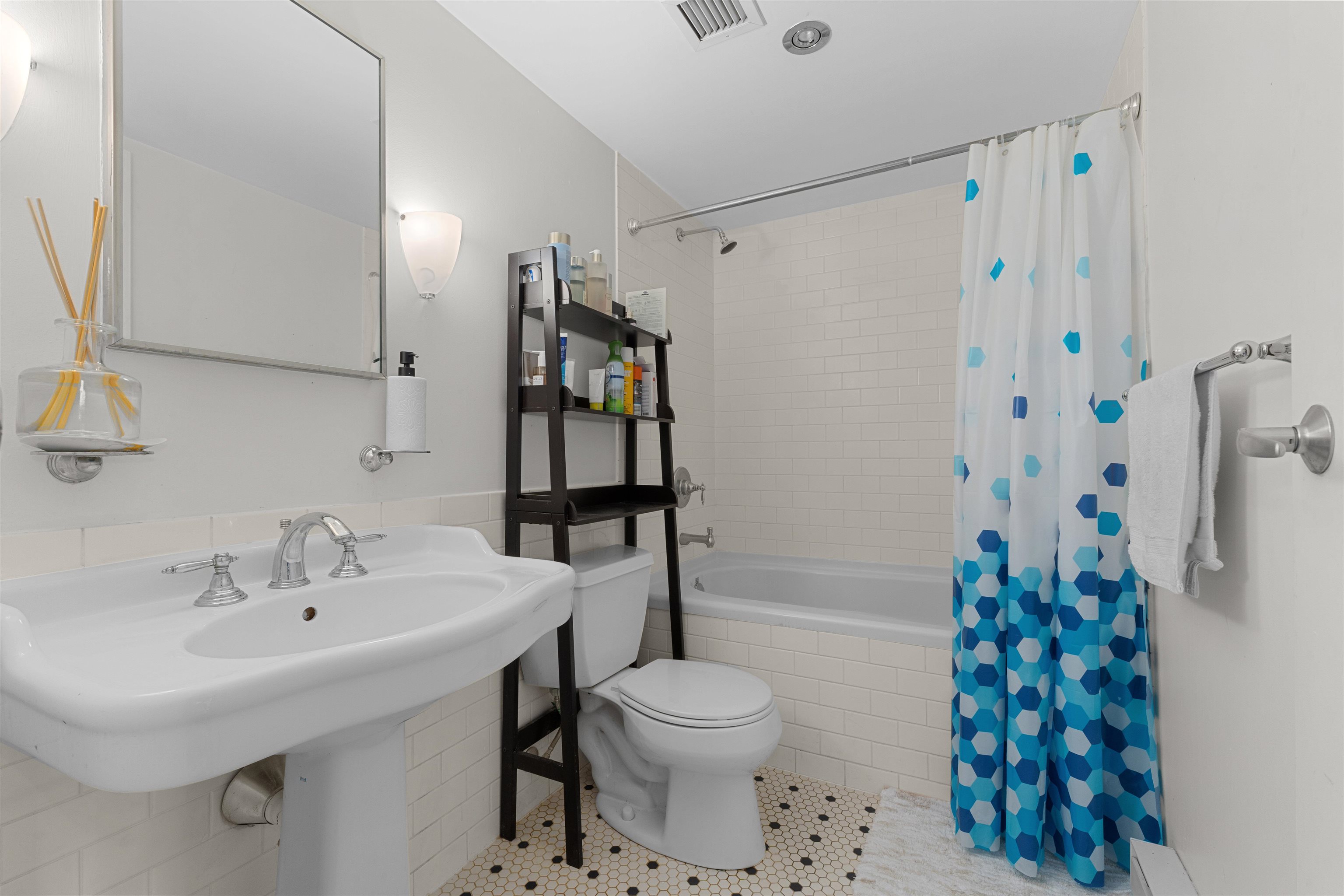 604 55 ALEXANDER STREET Unit: 604