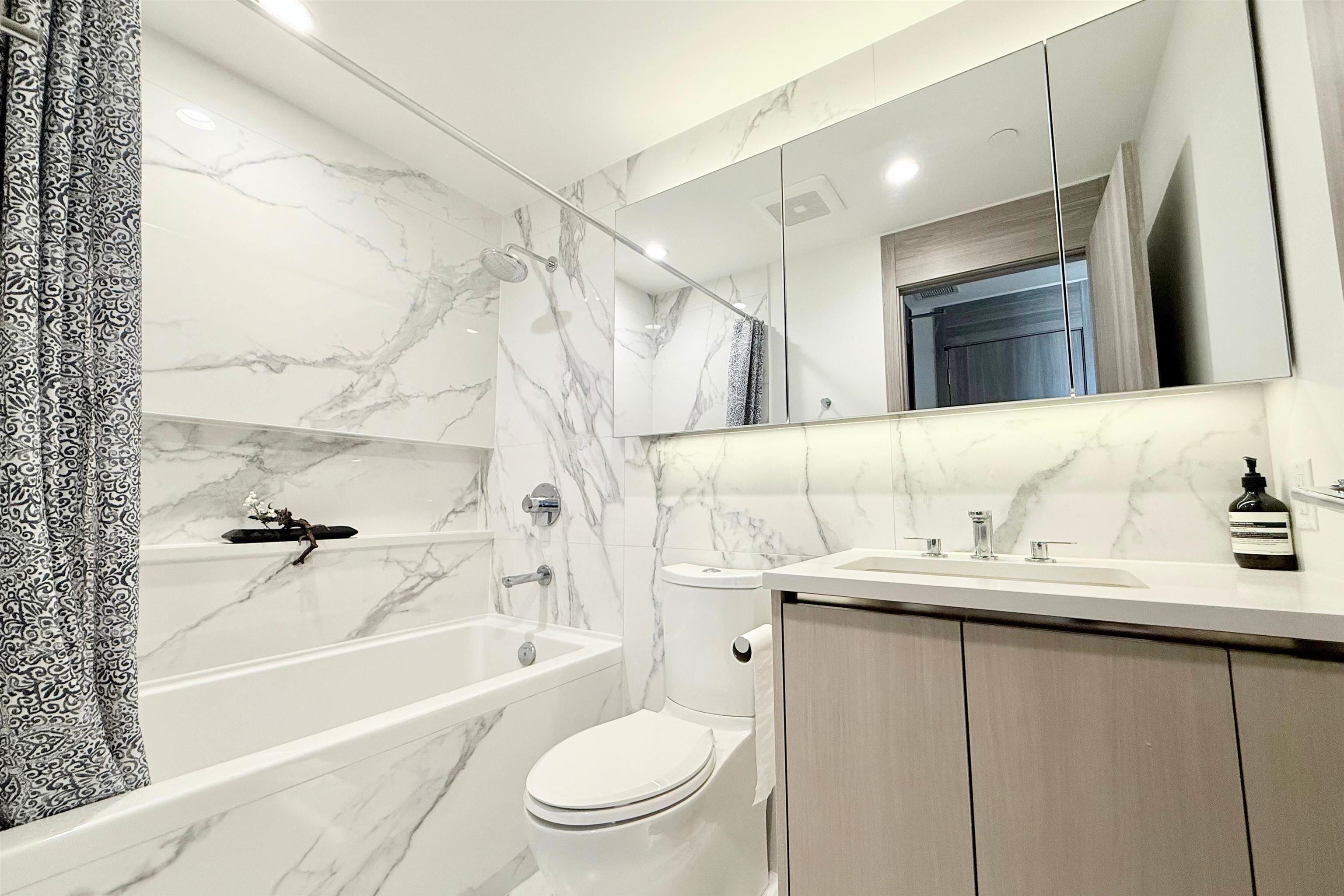 610 4890 LOUGHEED HIGHWAY Unit: 610