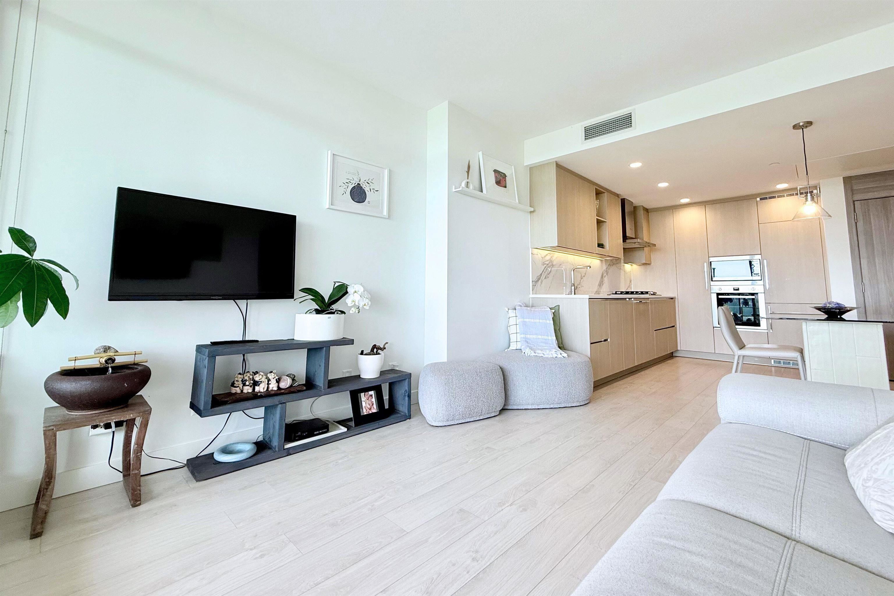 610 4890 LOUGHEED HIGHWAY Unit: 610