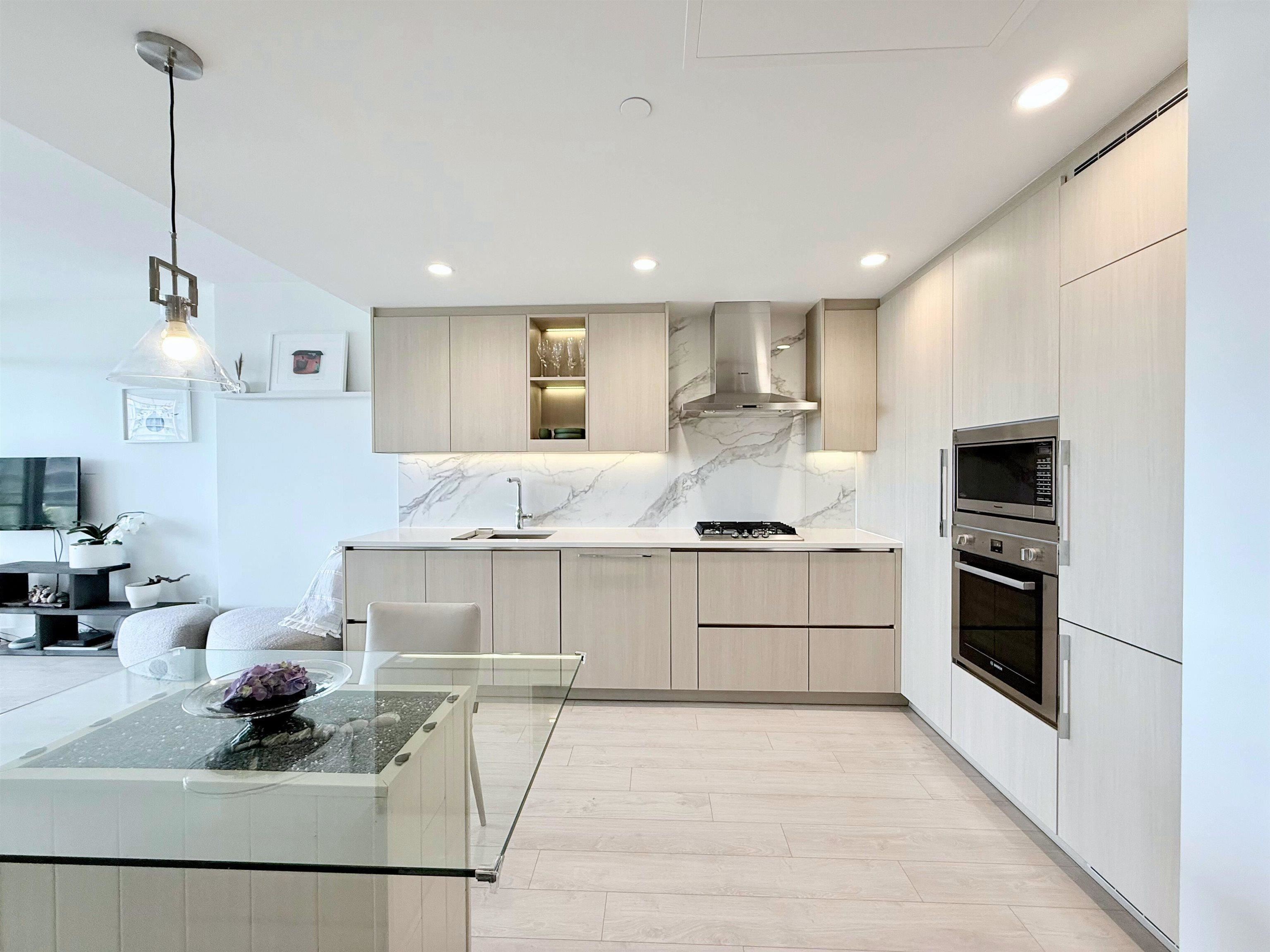 610 4890 LOUGHEED HIGHWAY Unit: 610