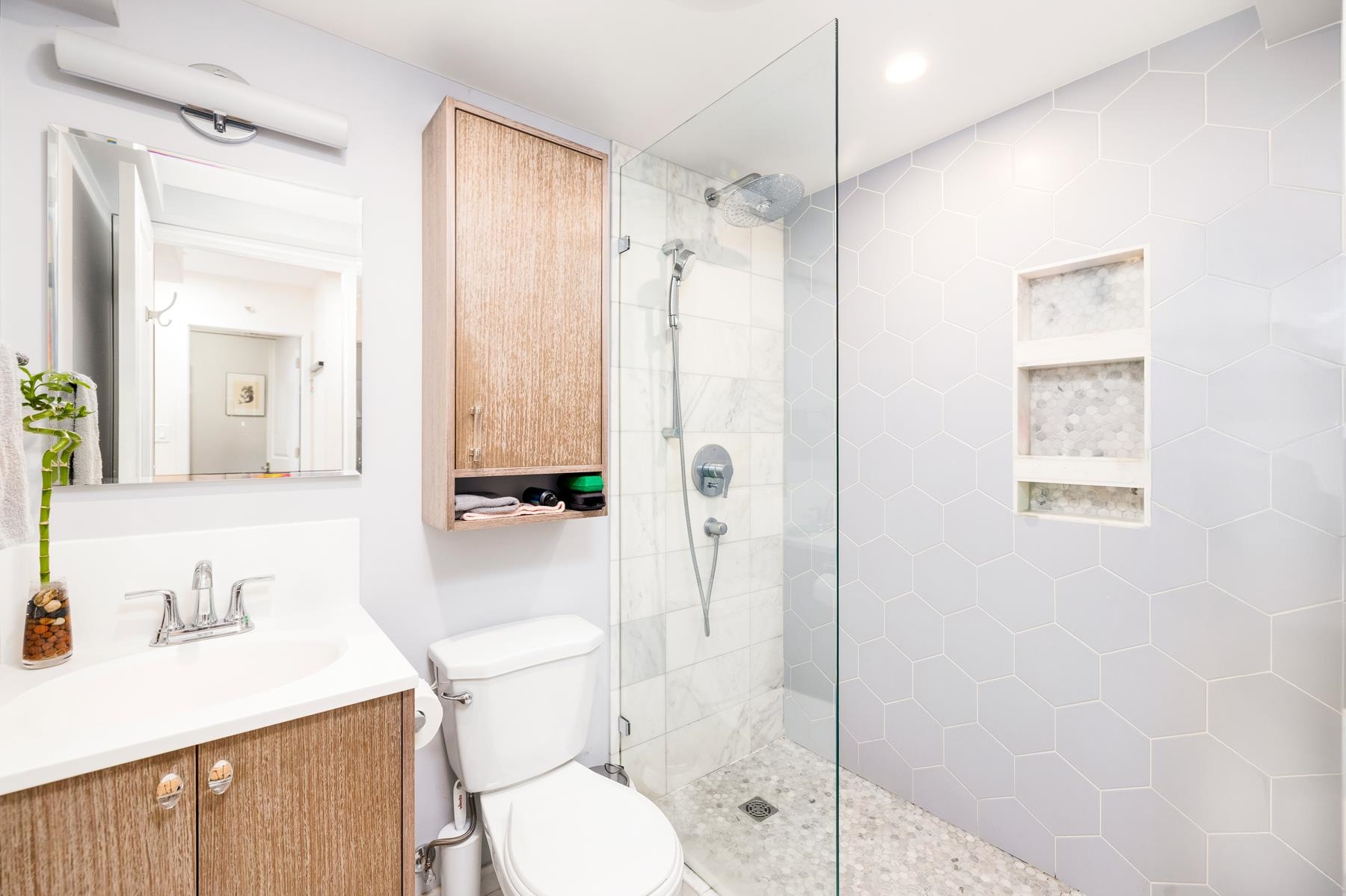 112 825 E 7TH AVENUE Unit: 112