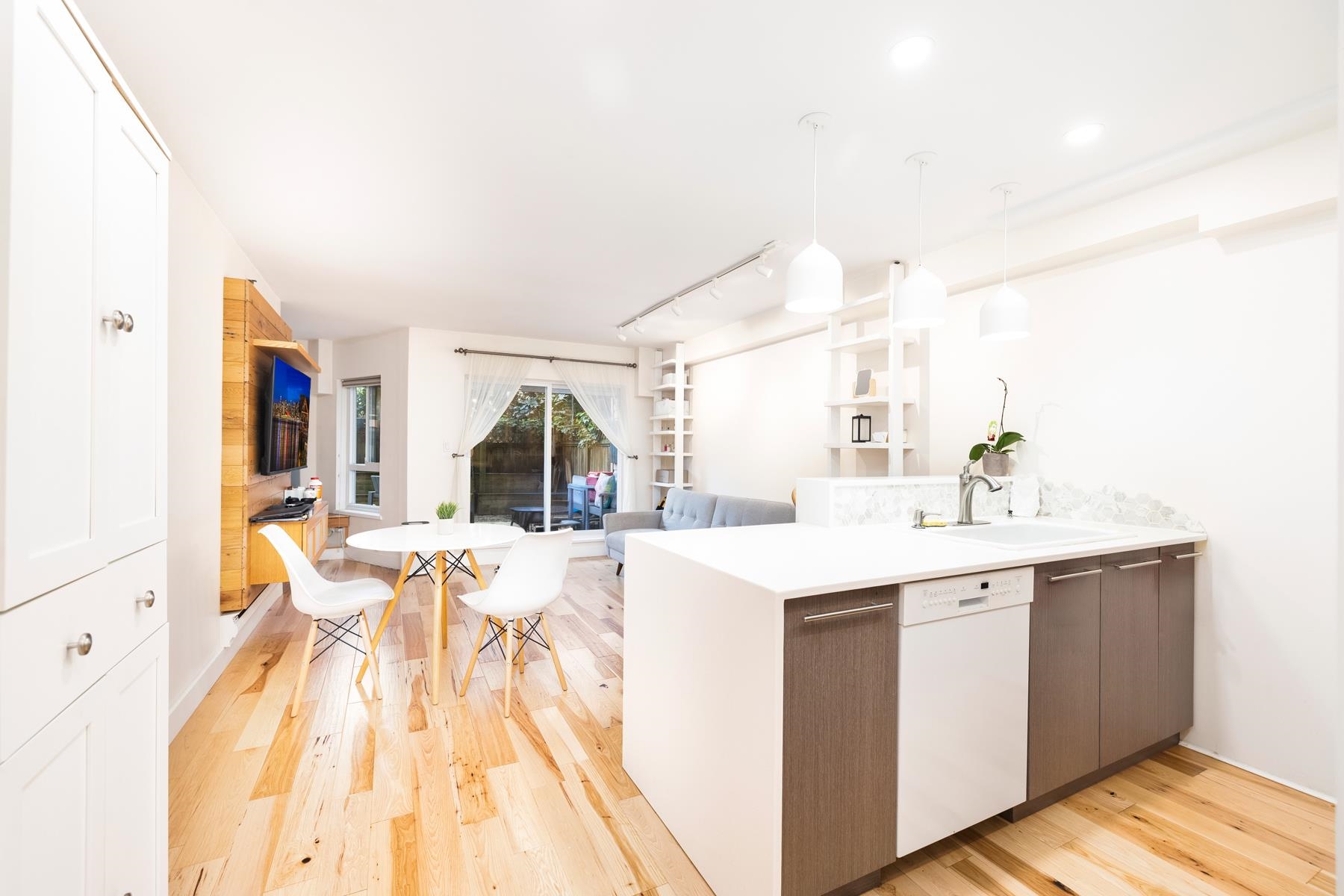 112 825 E 7TH AVENUE Unit: 112