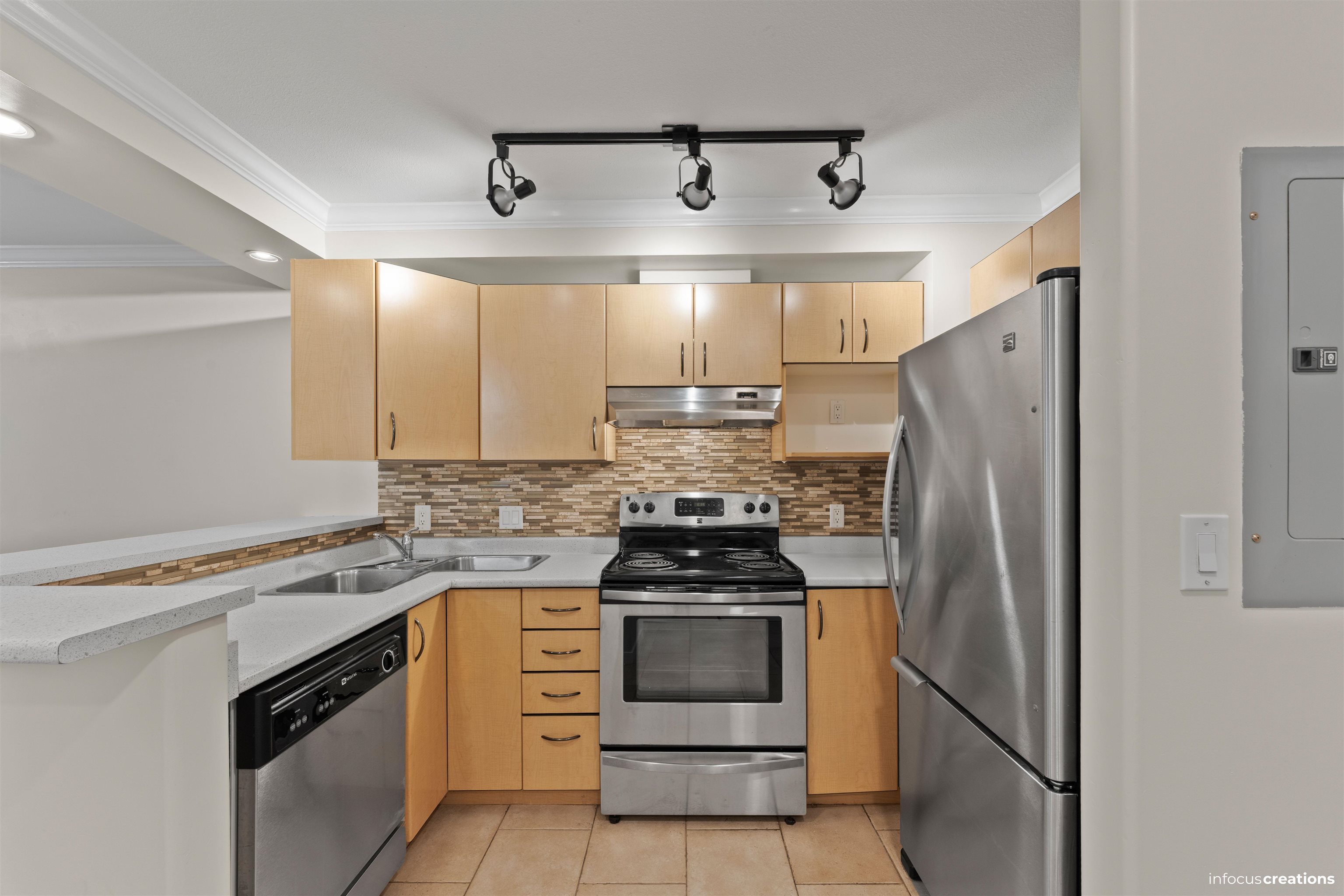 219 20200 56 AVENUE Unit: 219