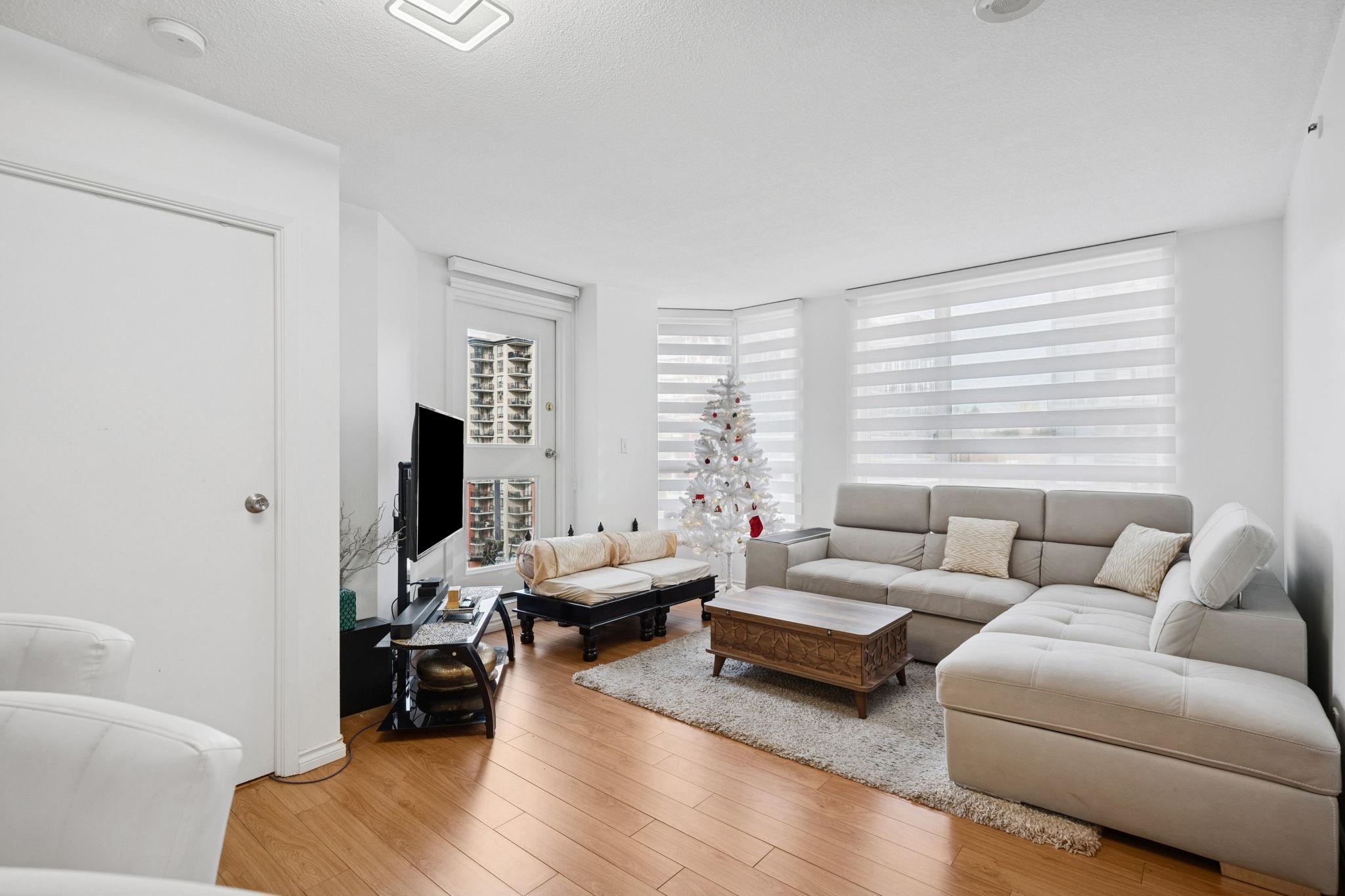 1402 828 AGNES STREET Unit: 1402