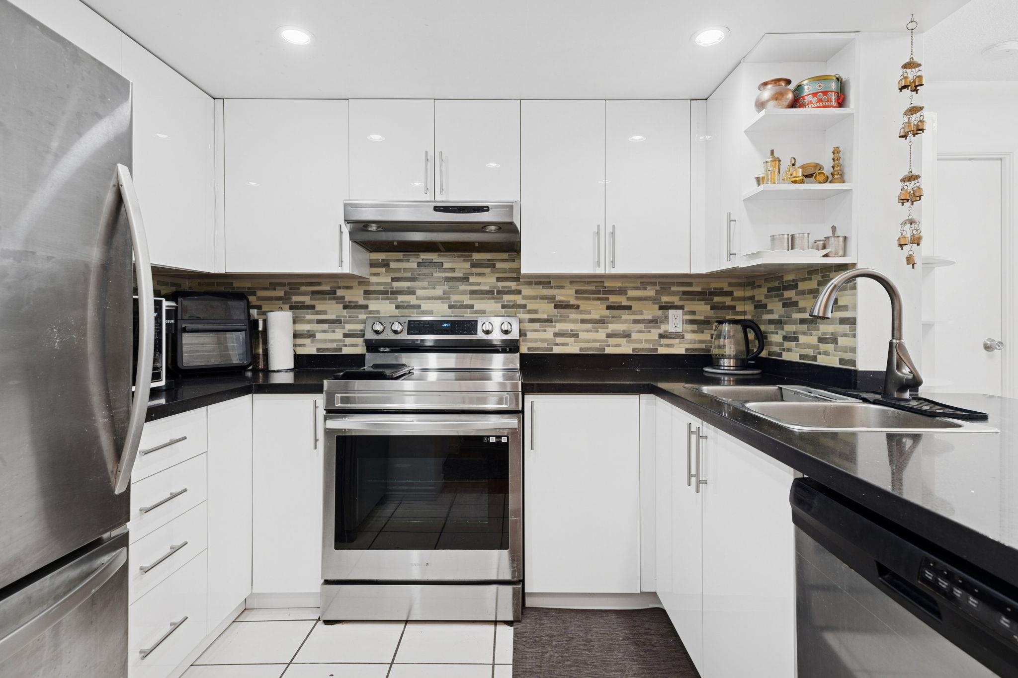 1402 828 AGNES STREET Unit: 1402