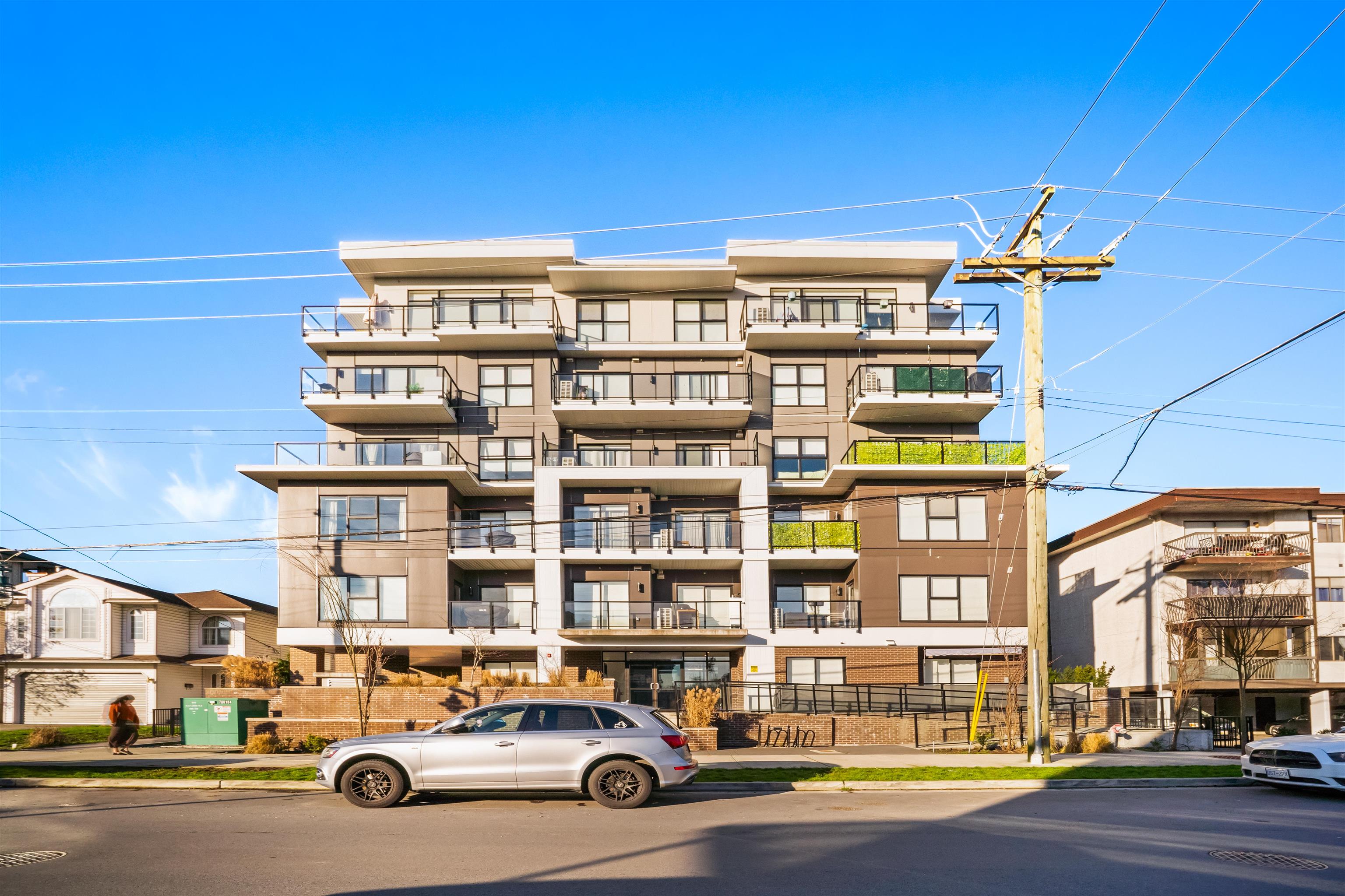 404 2331 KELLY AVENUE Unit: 404