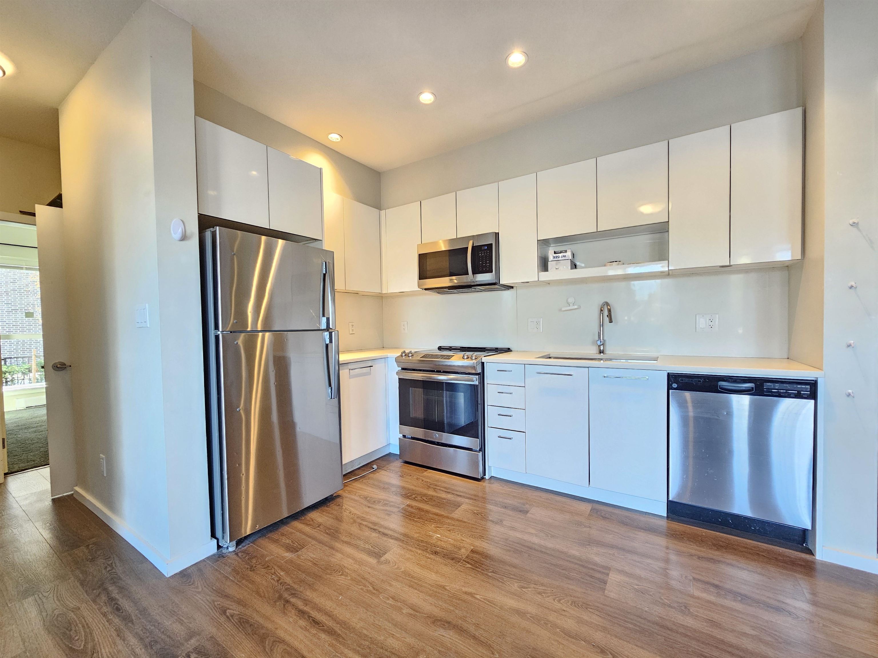 232 13768 108 AVENUE Unit: 232