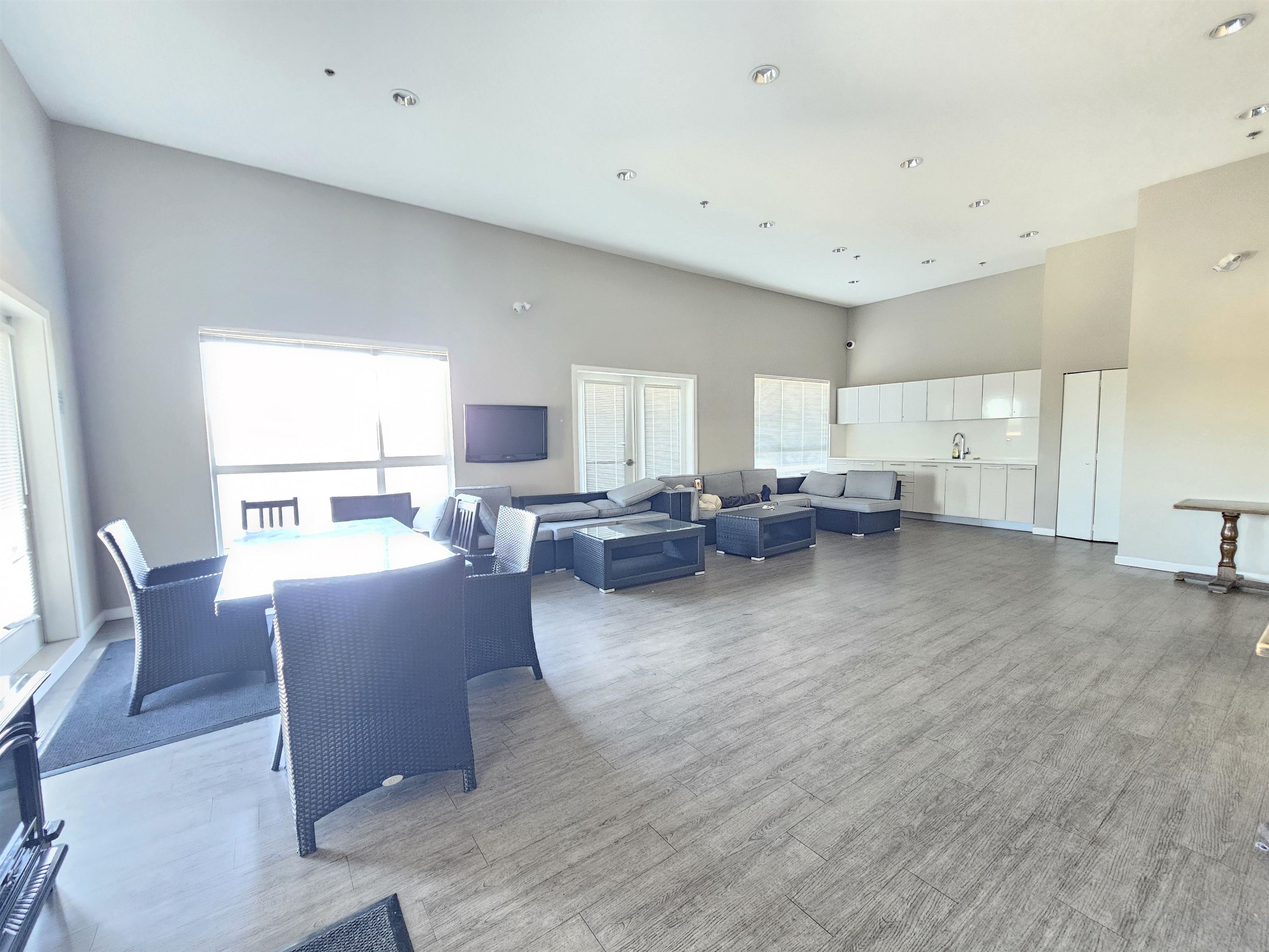 232 13768 108 AVENUE Unit: 232