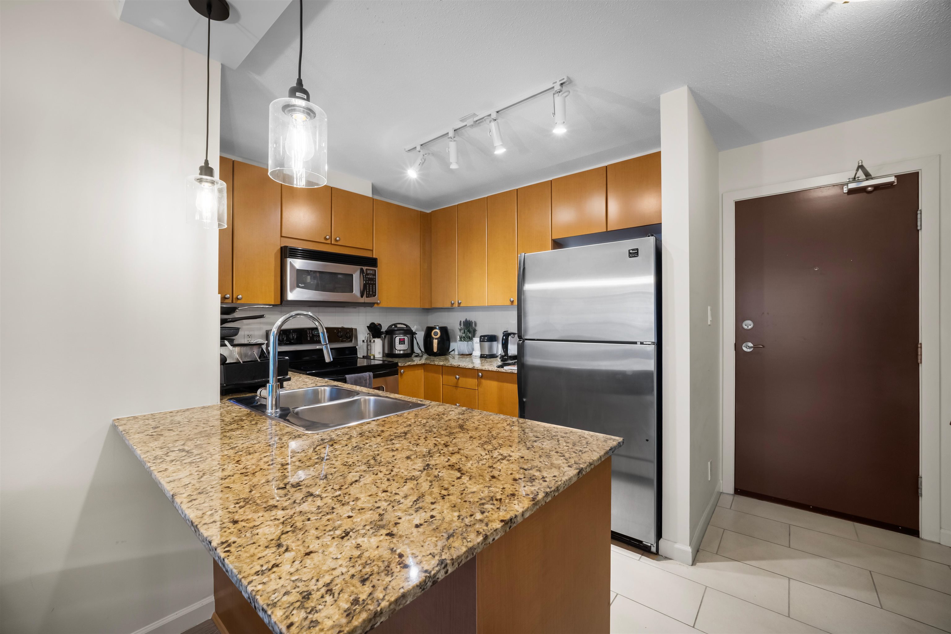 608 610 VICTORIA STREET Unit: 608