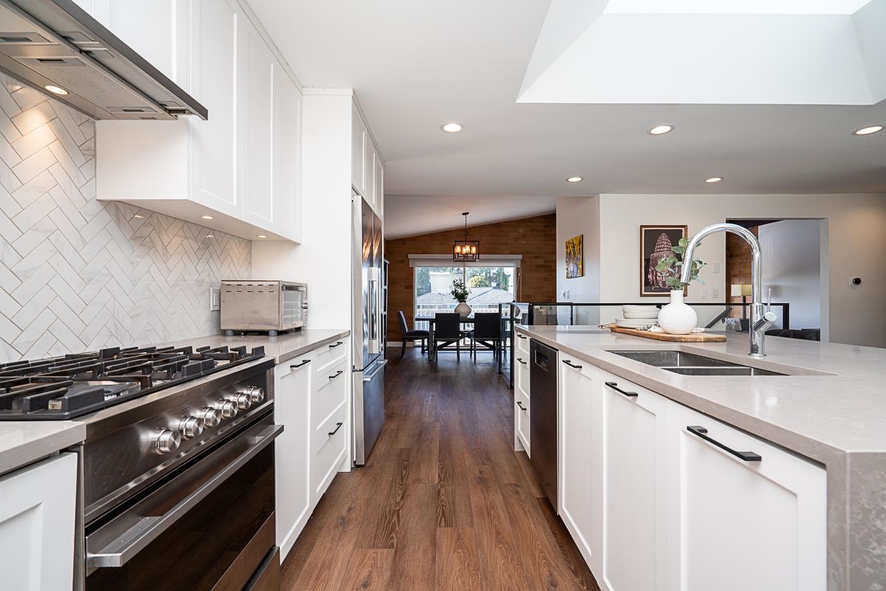 220 N GROSVENOR AVENUE