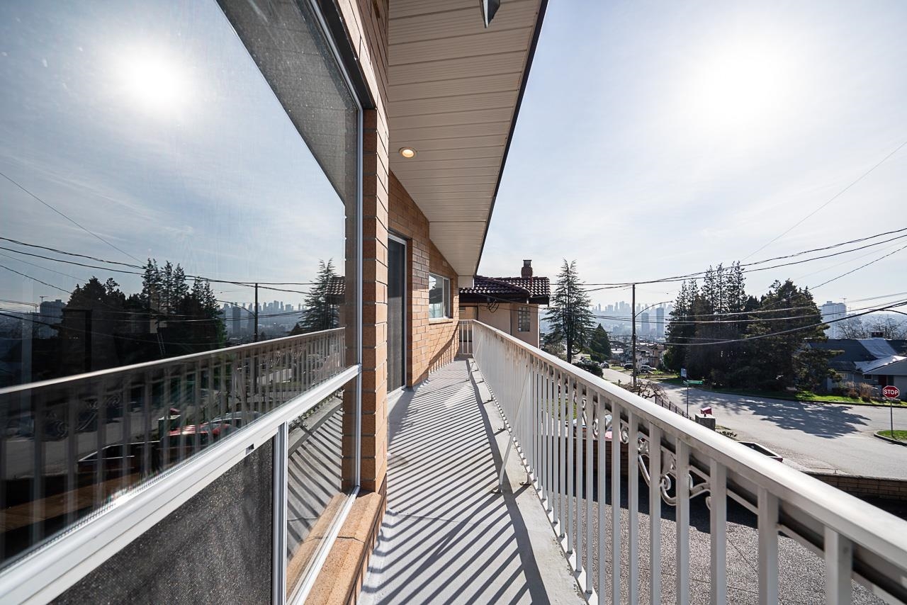 220 N GROSVENOR AVENUE