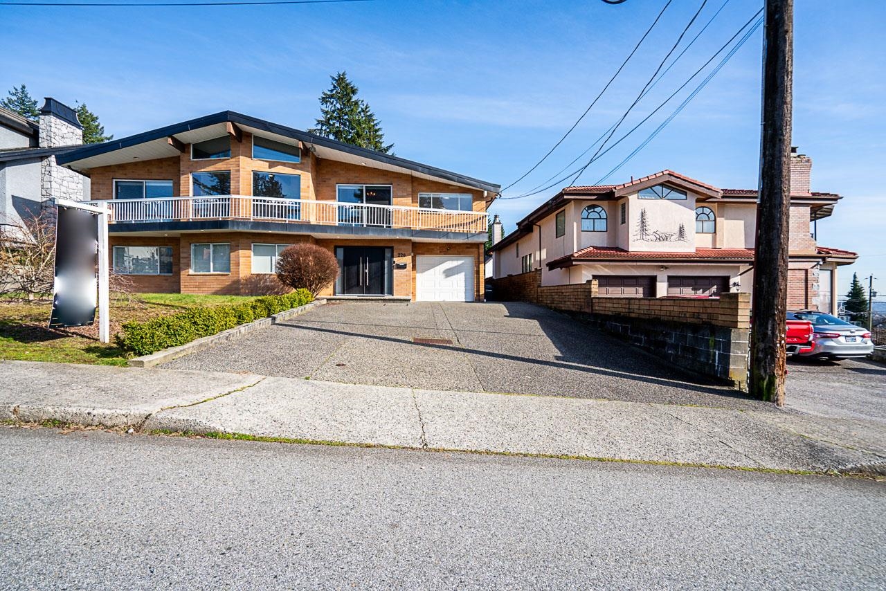 220 N GROSVENOR AVENUE