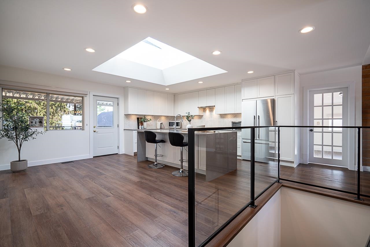 220 N GROSVENOR AVENUE