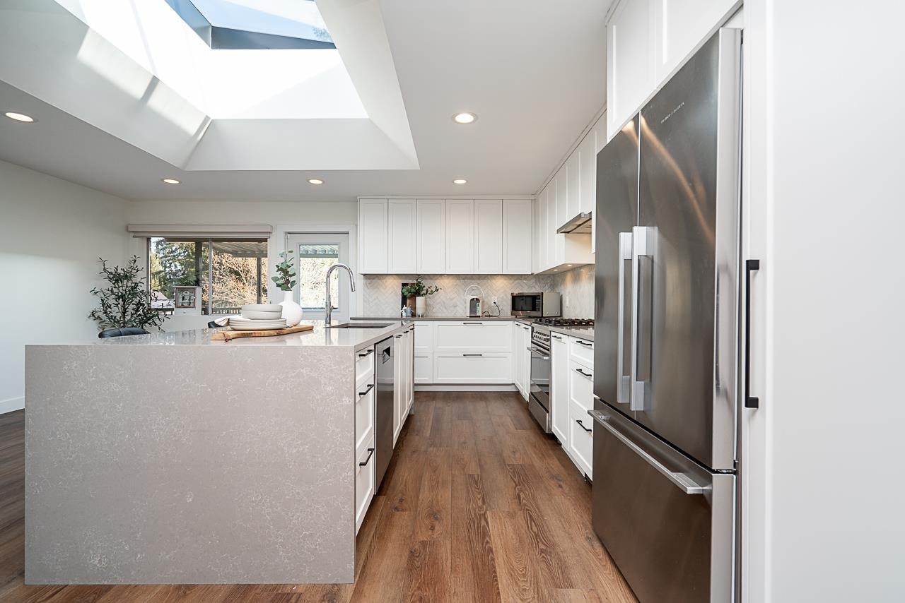 220 N GROSVENOR AVENUE