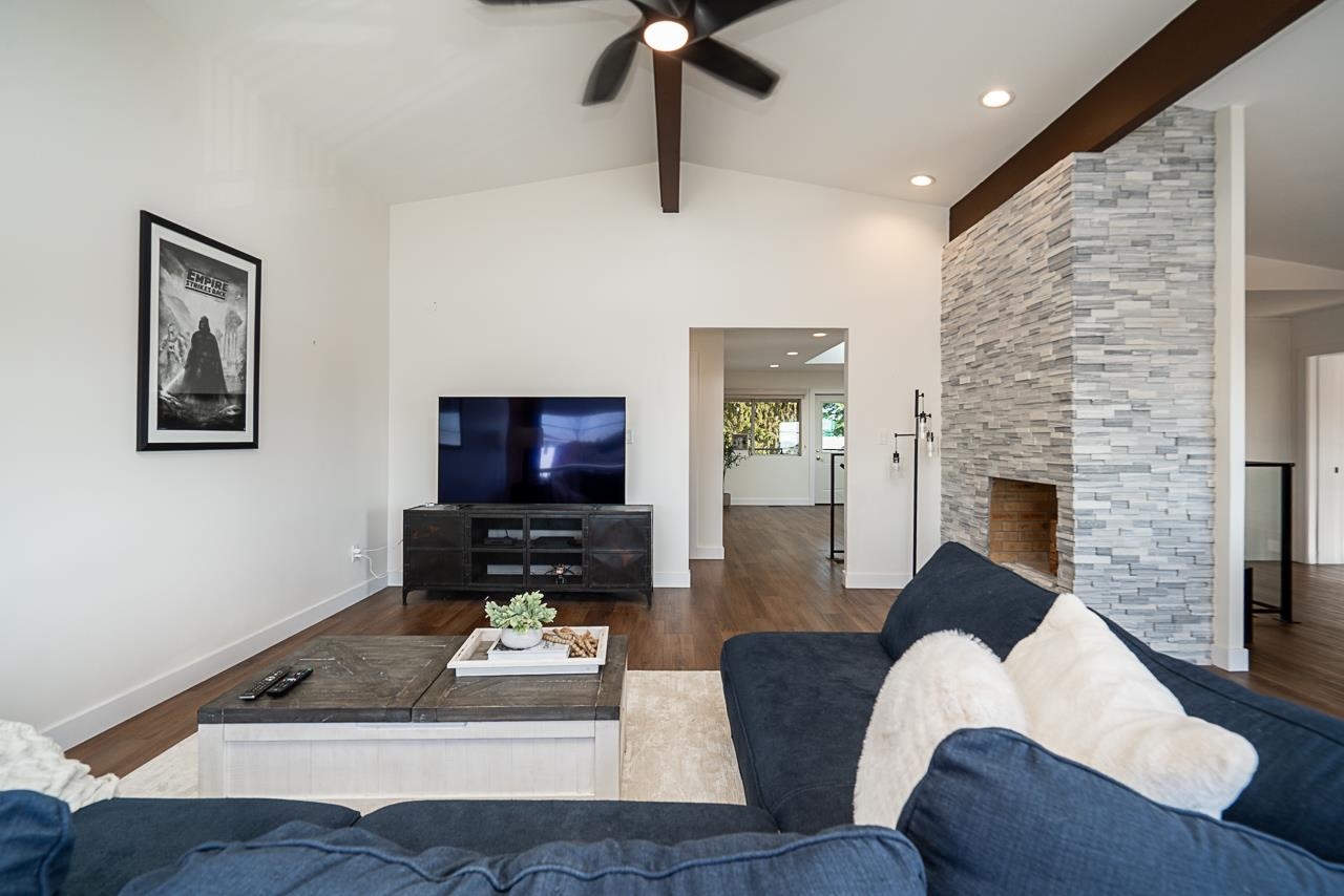 220 N GROSVENOR AVENUE