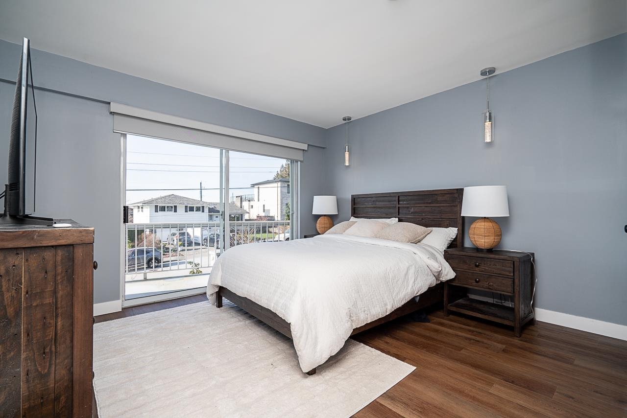 220 N GROSVENOR AVENUE