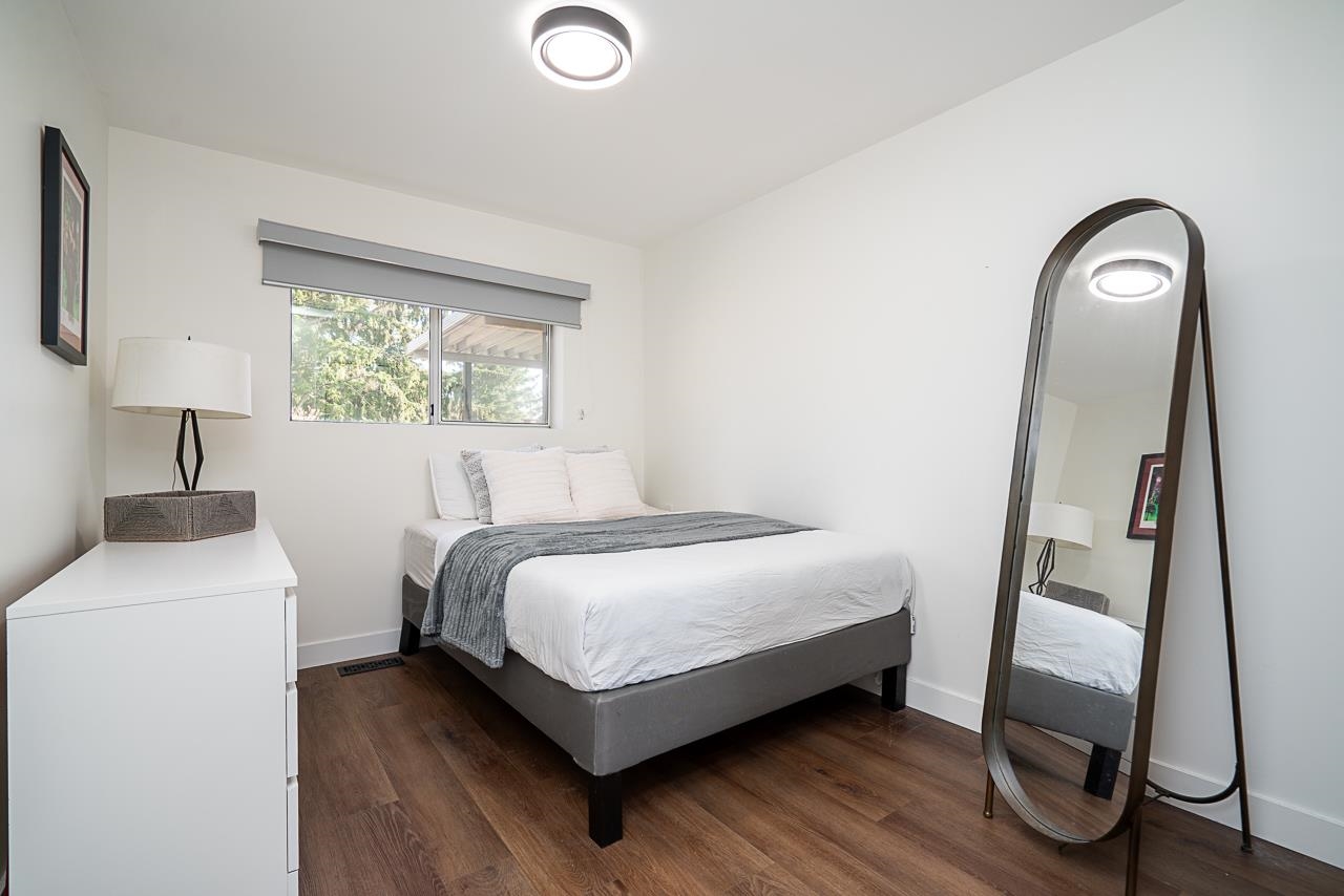 220 N GROSVENOR AVENUE