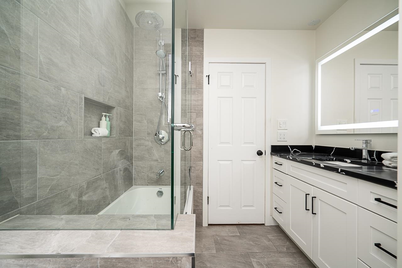 220 N GROSVENOR AVENUE