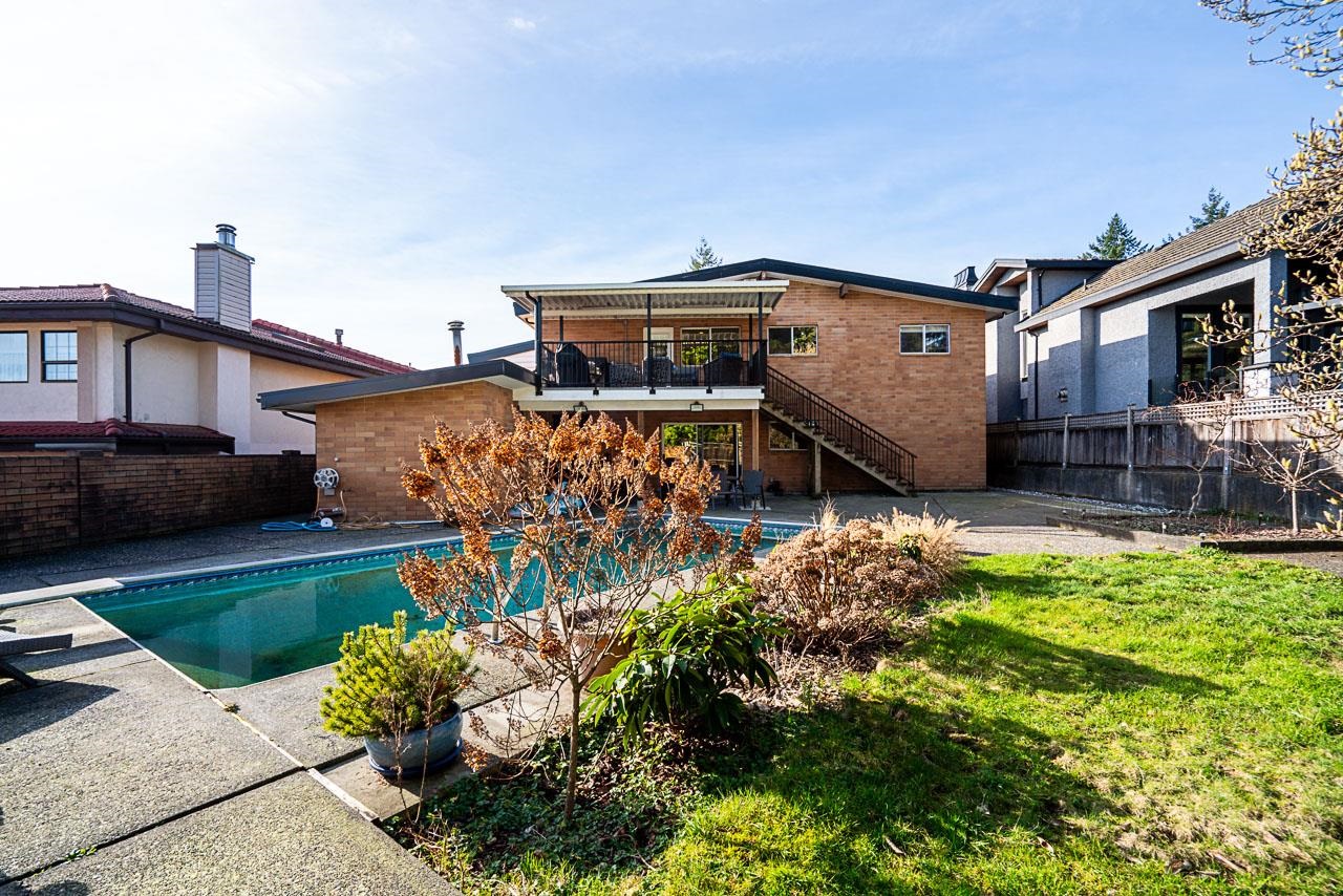 220 N GROSVENOR AVENUE