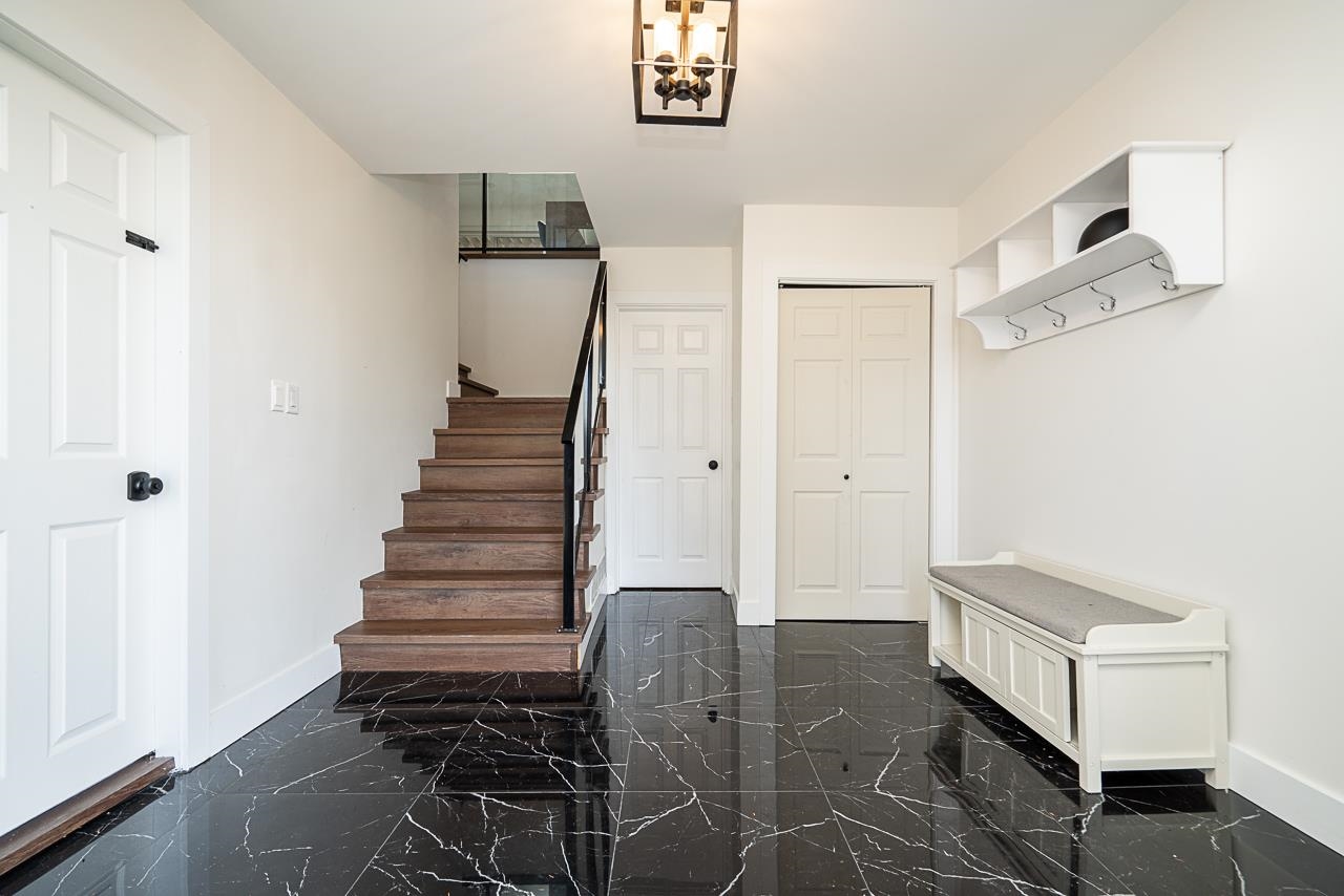 220 N GROSVENOR AVENUE