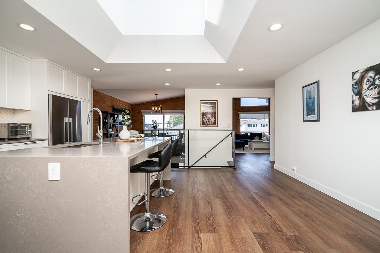 220 N GROSVENOR AVENUE