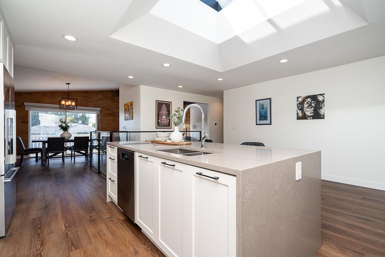 220 N GROSVENOR AVENUE