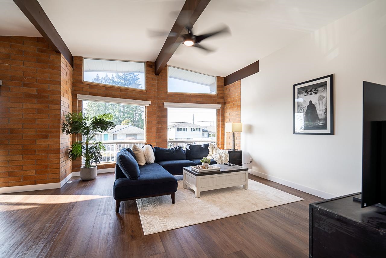 220 N GROSVENOR AVENUE