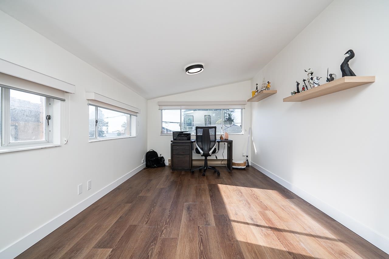 220 N GROSVENOR AVENUE