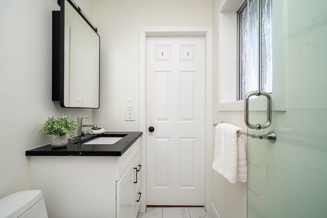 220 N GROSVENOR AVENUE