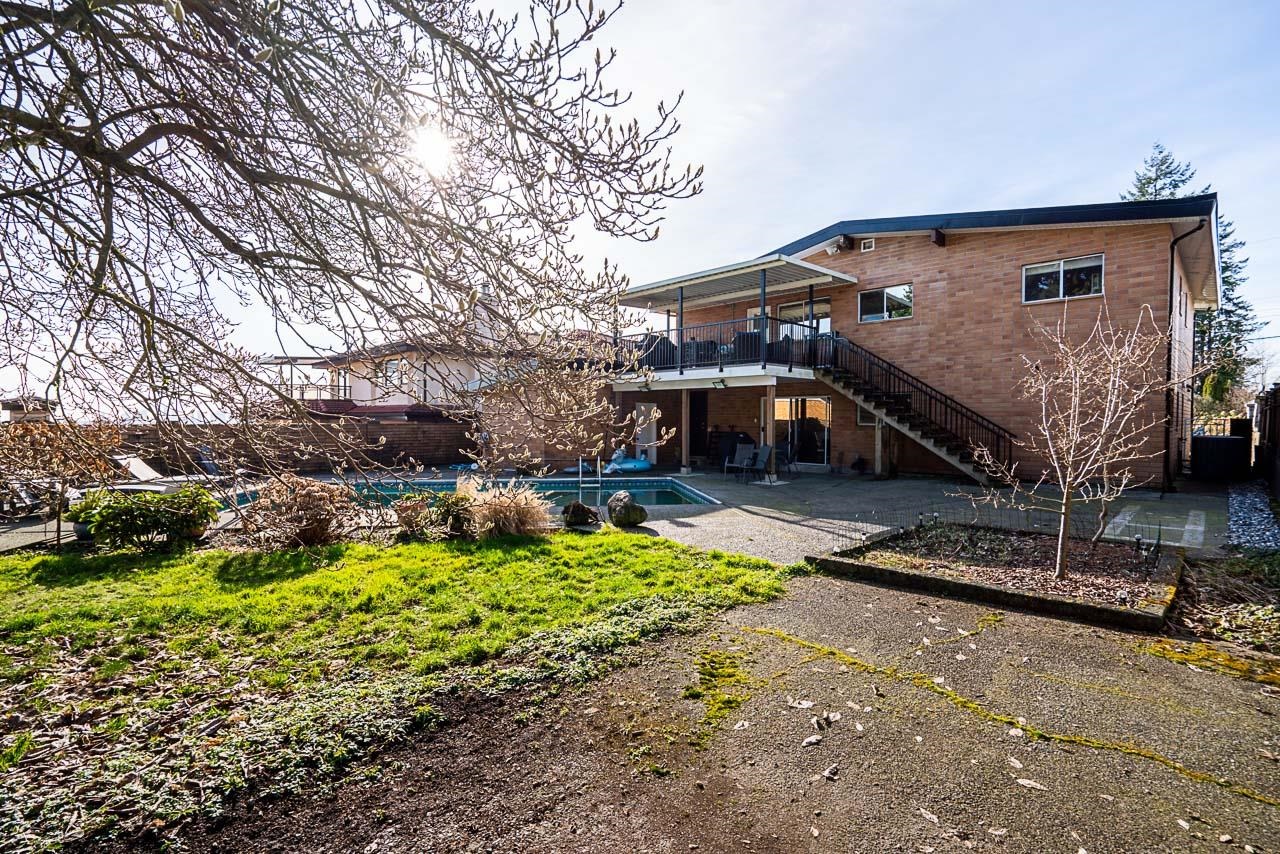 220 N GROSVENOR AVENUE