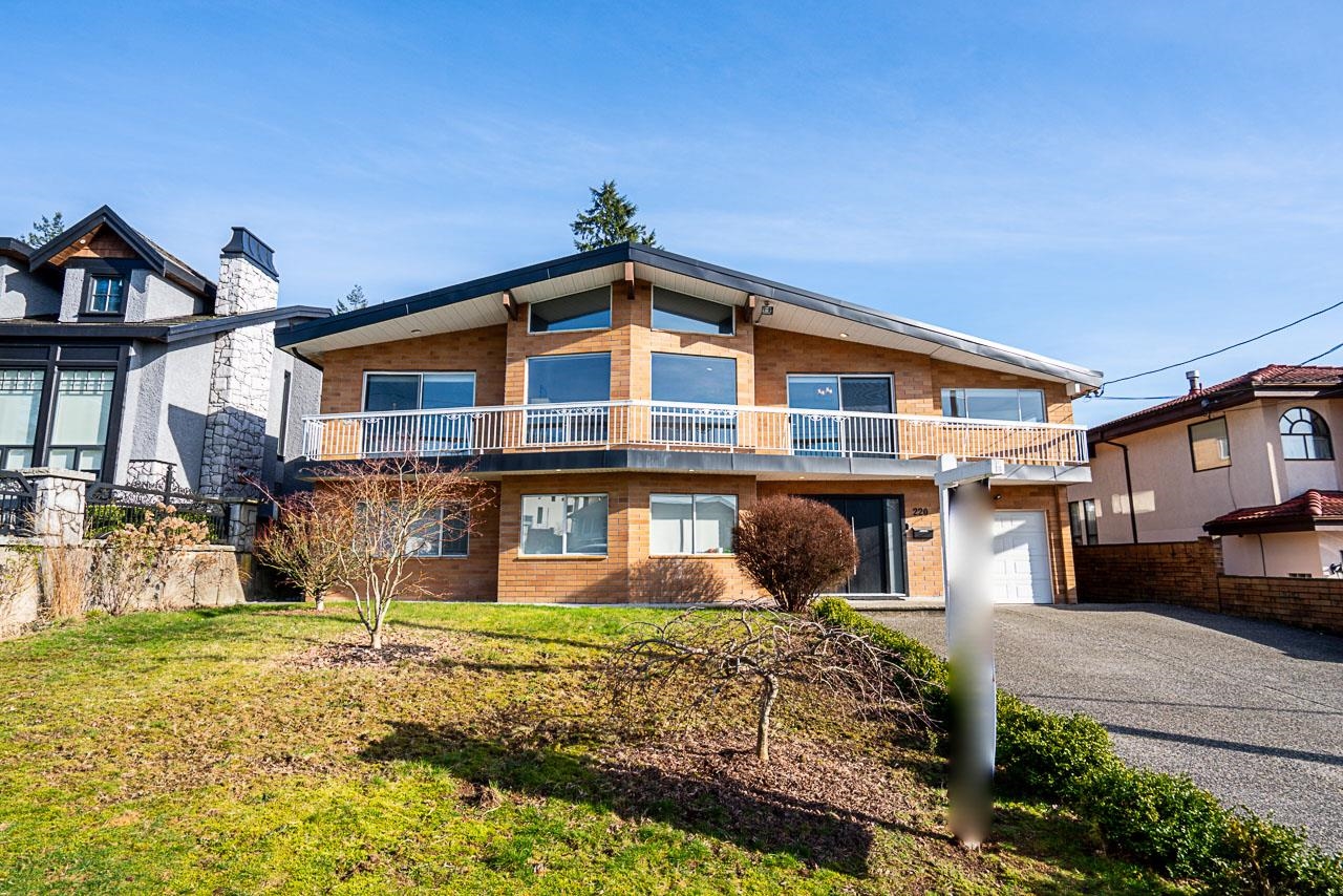 220 N GROSVENOR AVENUE