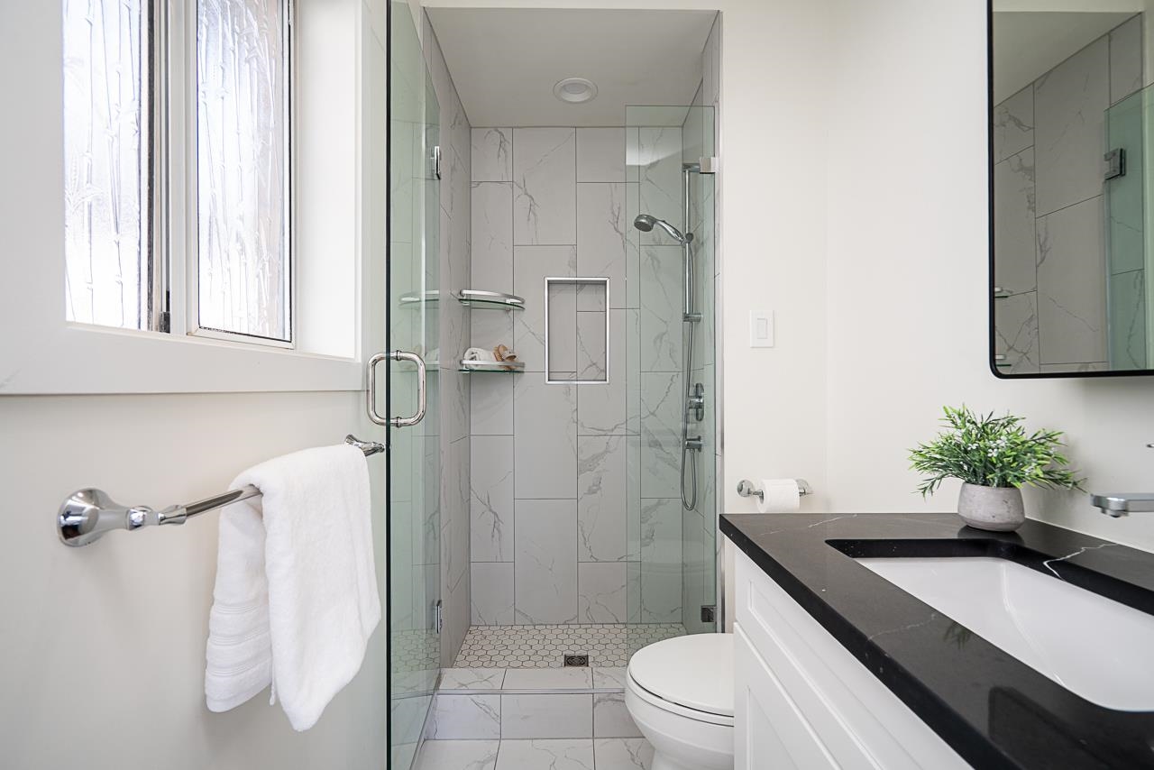 220 N GROSVENOR AVENUE