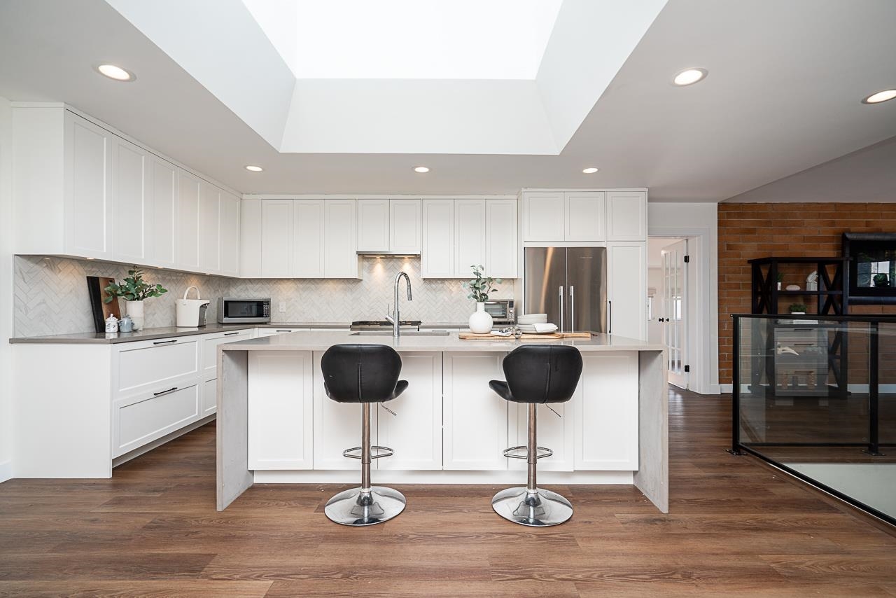 220 N GROSVENOR AVENUE