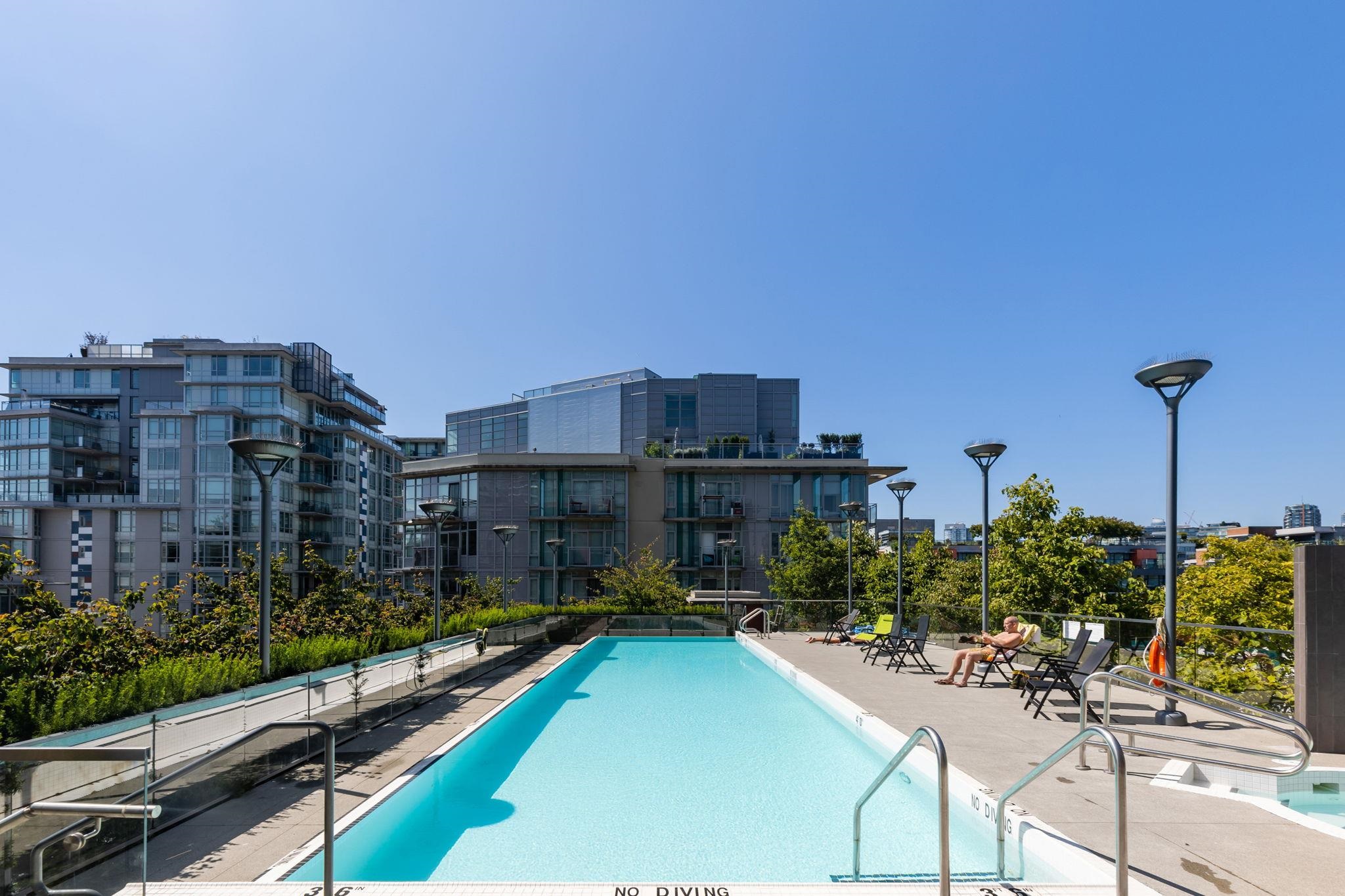 62 W 1ST AVENUE