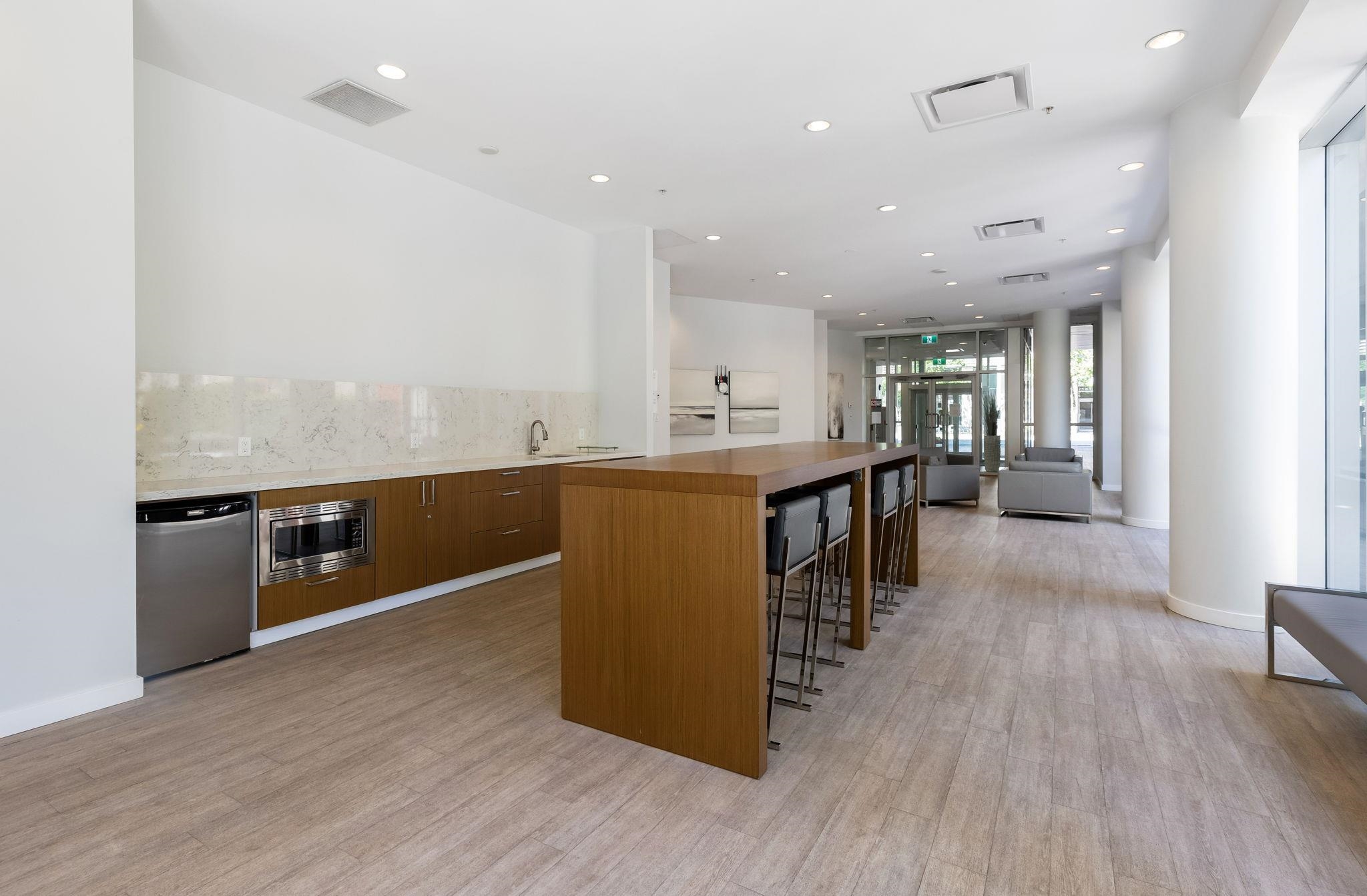 62 W 1ST AVENUE